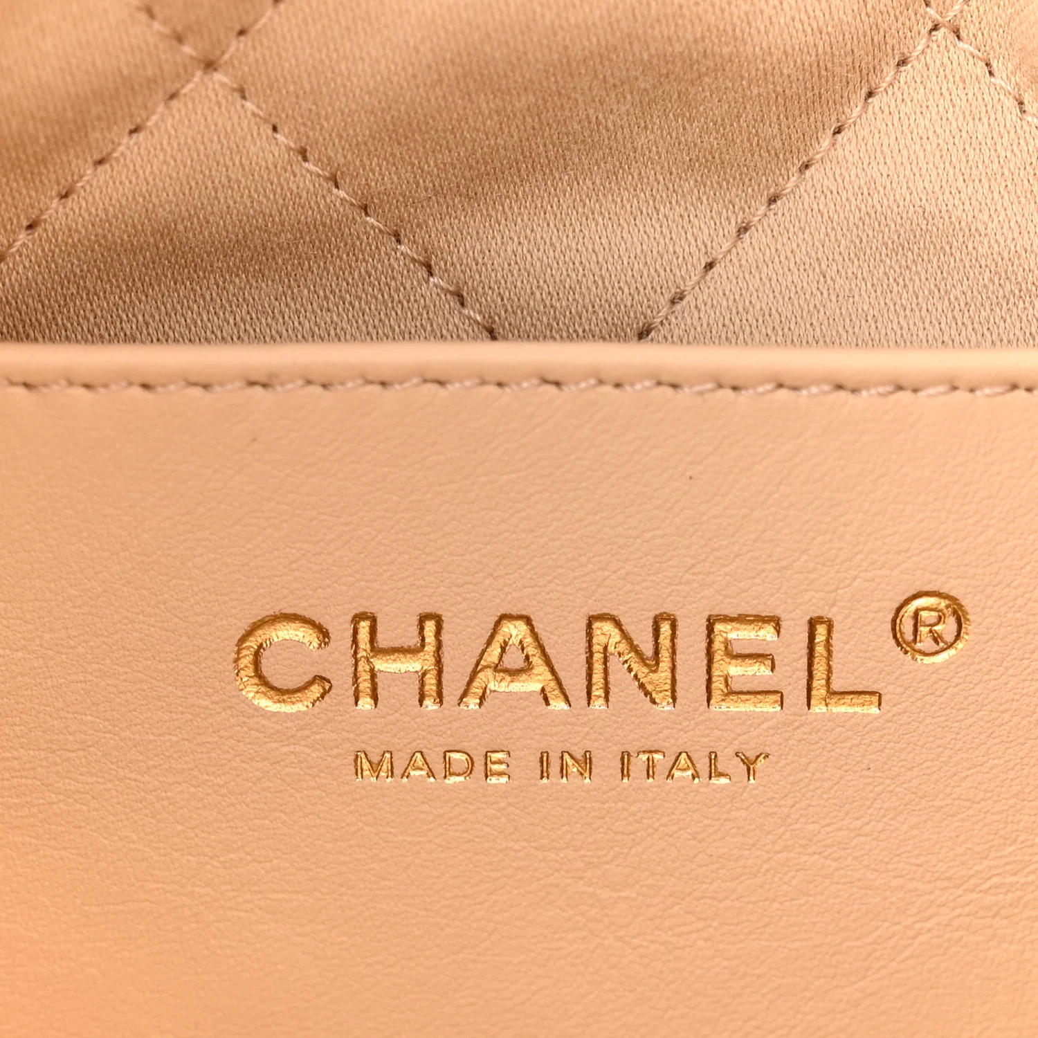 Shiny Calfskin Quilted Mini Chanel 22 White - Image 6