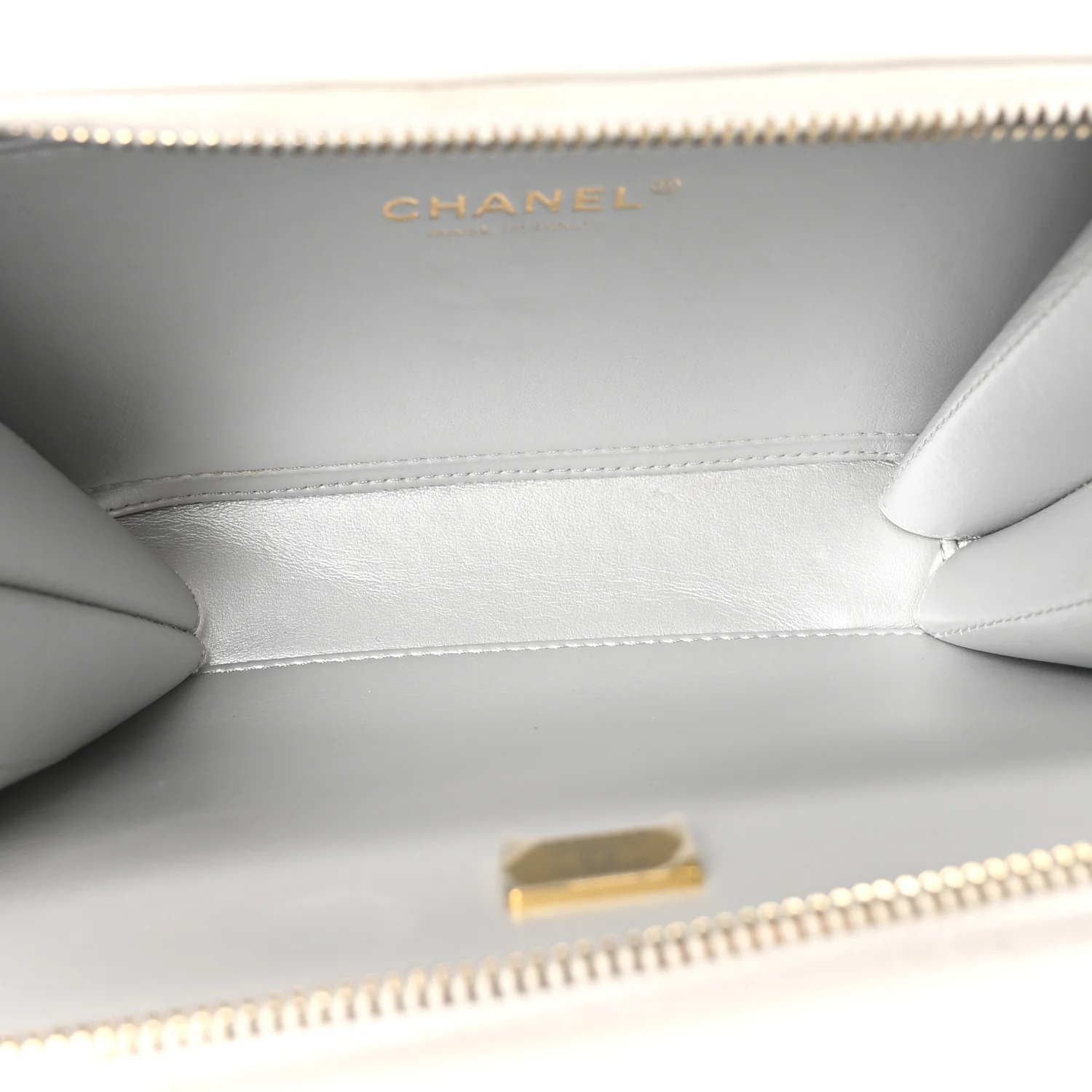 Shiny Calfskin Quilted Top Handle Vanity Case White - Image 5
