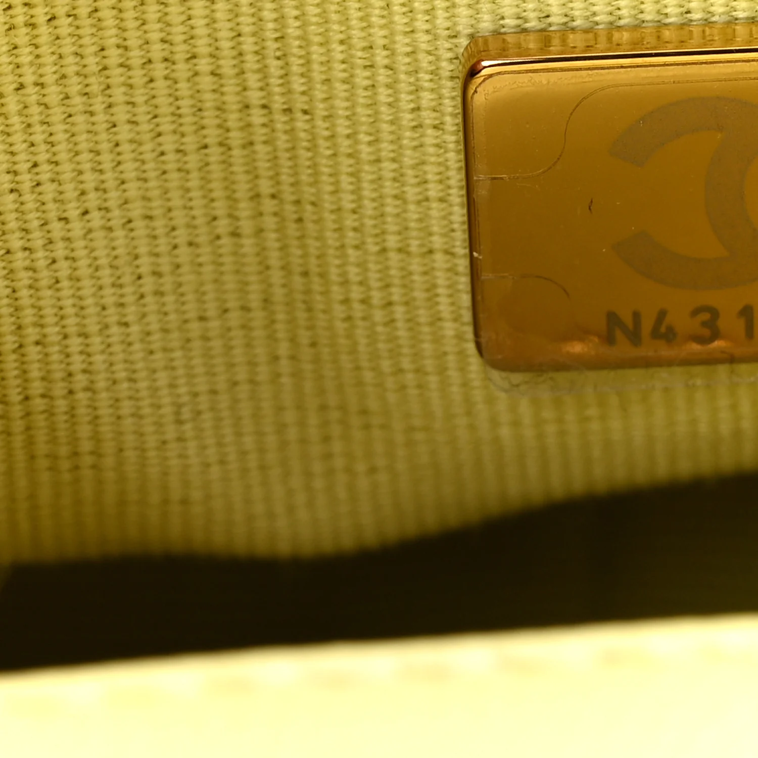 Shiny Caviar Belt Bag Light Green - Image 7