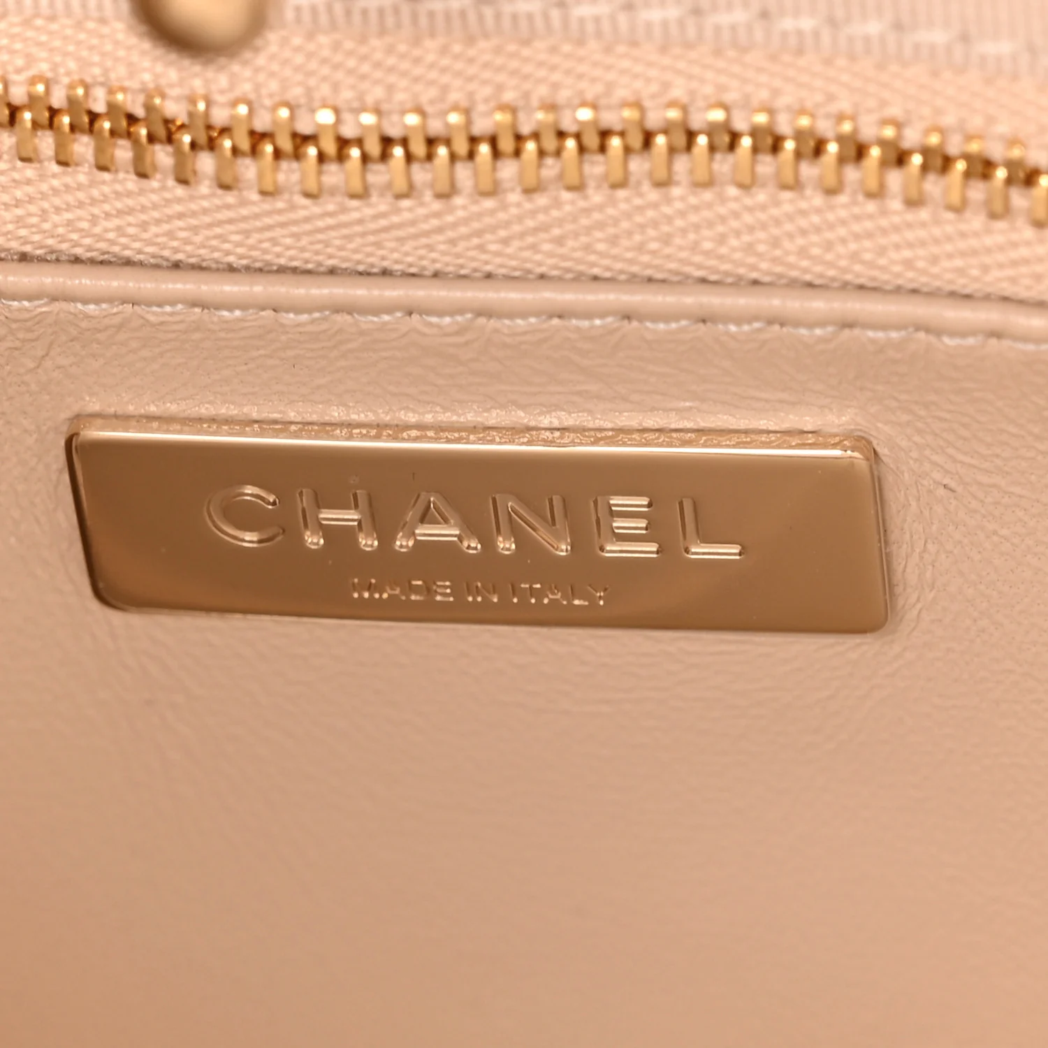 Shiny Crumpled Calfskin Quilted Mini 31 Shopping Bag Beige - Image 6