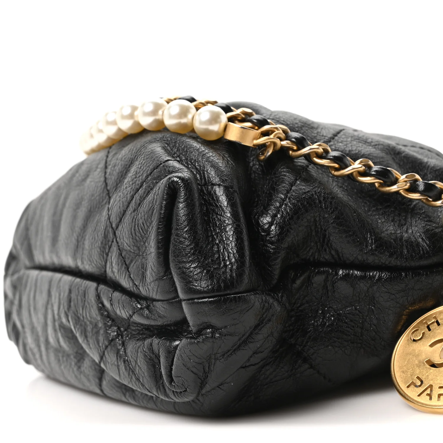 Shiny Crumpled Calfskin Quilted Pearl Mini Chanel 22 Black - Image 10