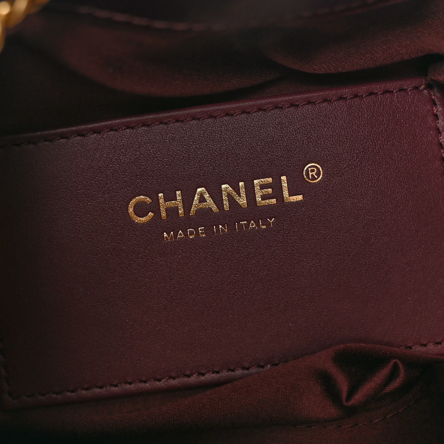 Shiny Crumpled Calfskin Quilted Small Chanel 25 Handbag Burgundy - Image 6