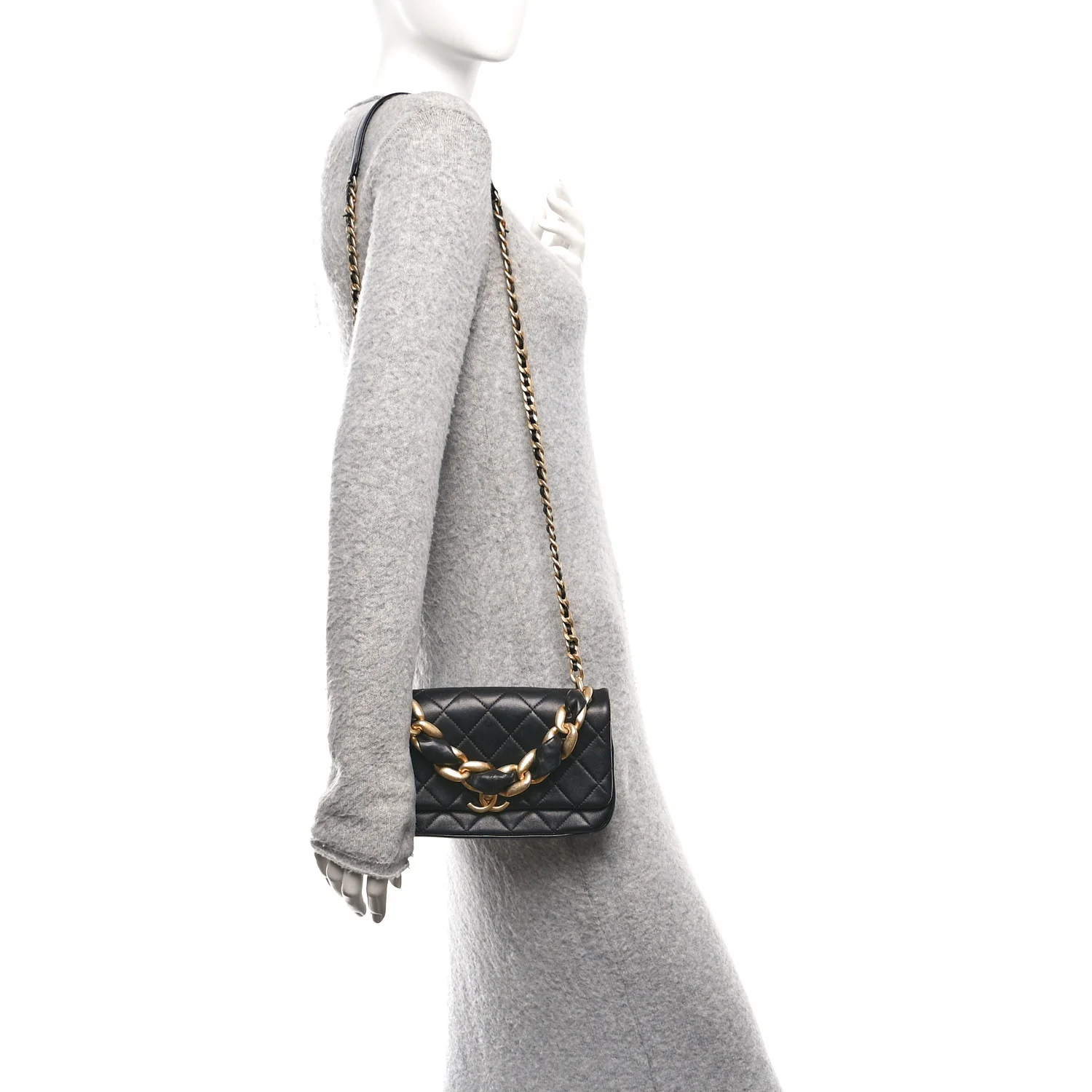 Shiny Lambskin Chain Is More Flap Black - Image 2