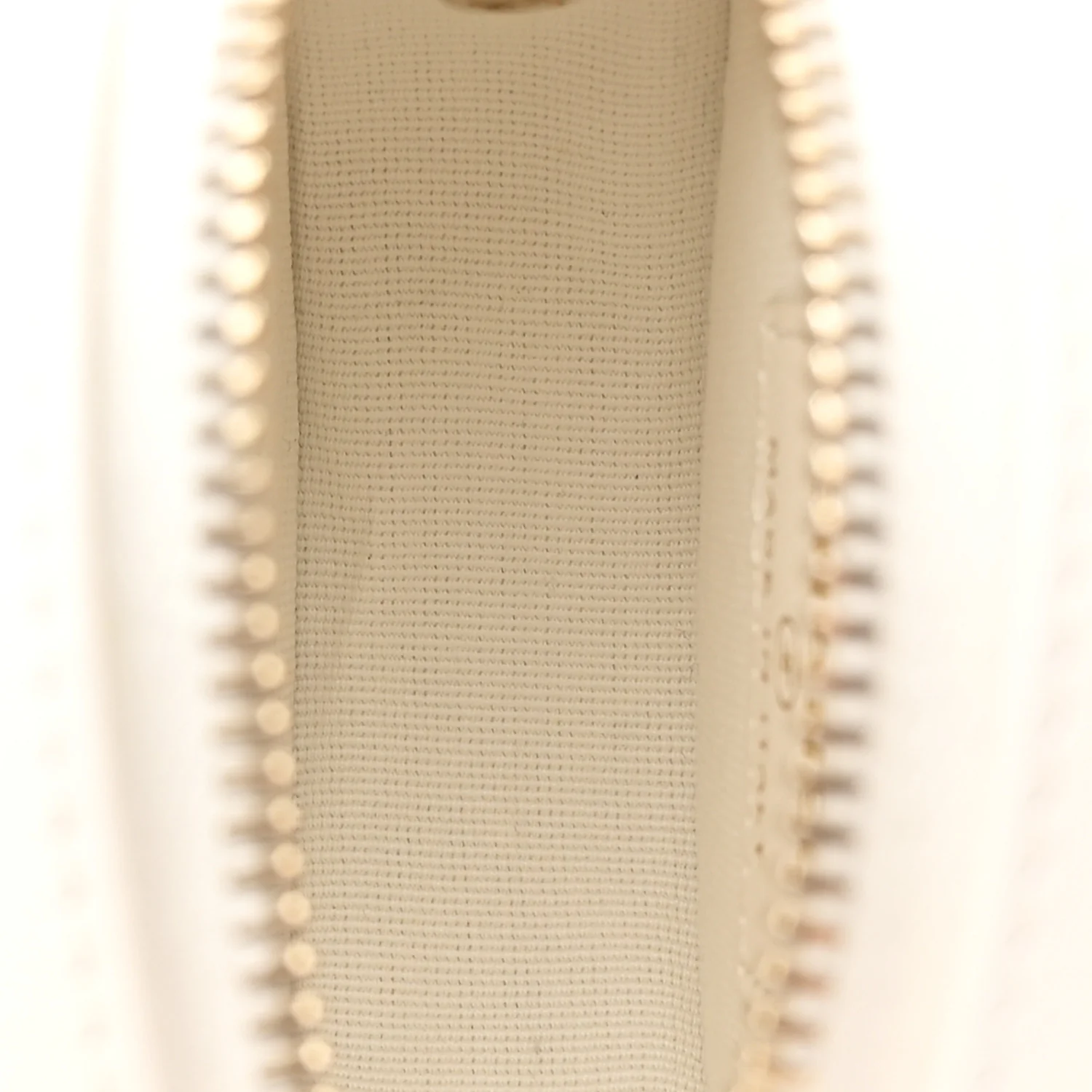 Tweed Quilted Round Filigree Pouch With Chain White Black - Image 5