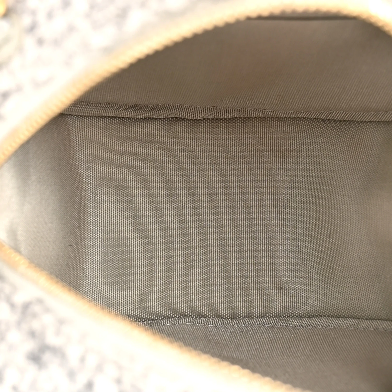 Wool Tweed Lambskin Quilted Chanel 19 Round Clutch With Chain Grey Ecru - Image 5