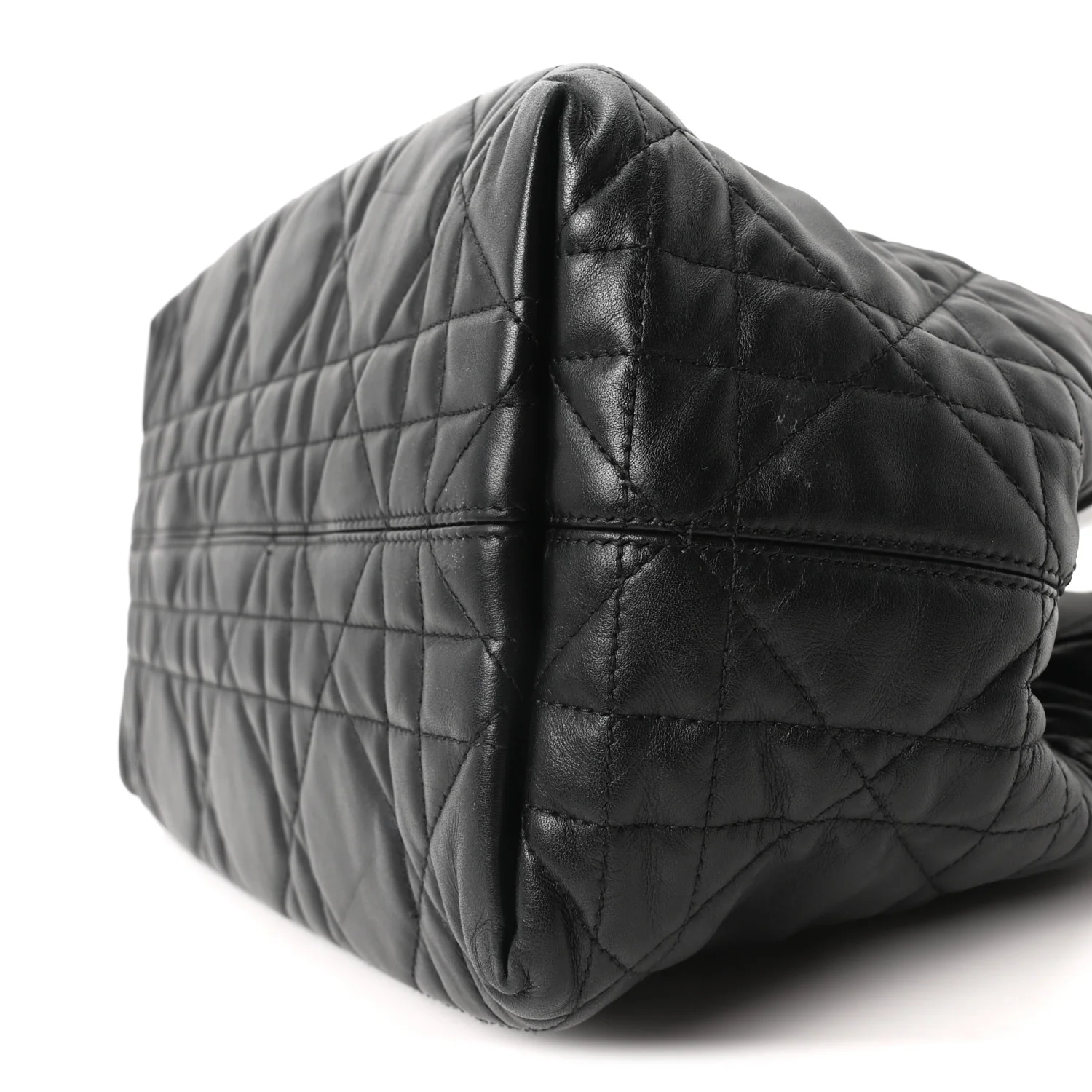 Calfskin Macrocannage Medium Toujours Black - Image 10