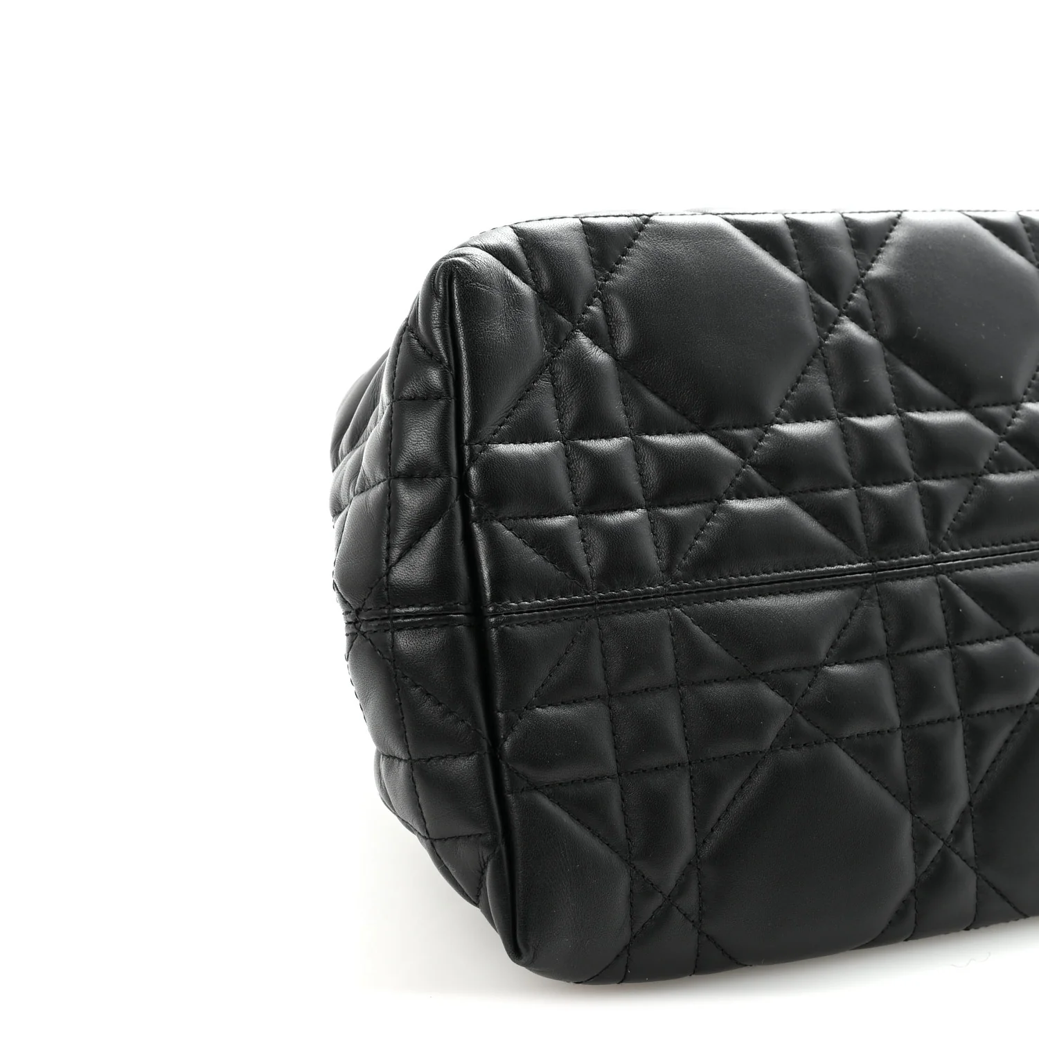 Calfskin Macrocannage Medium Toujours Black - Image 9