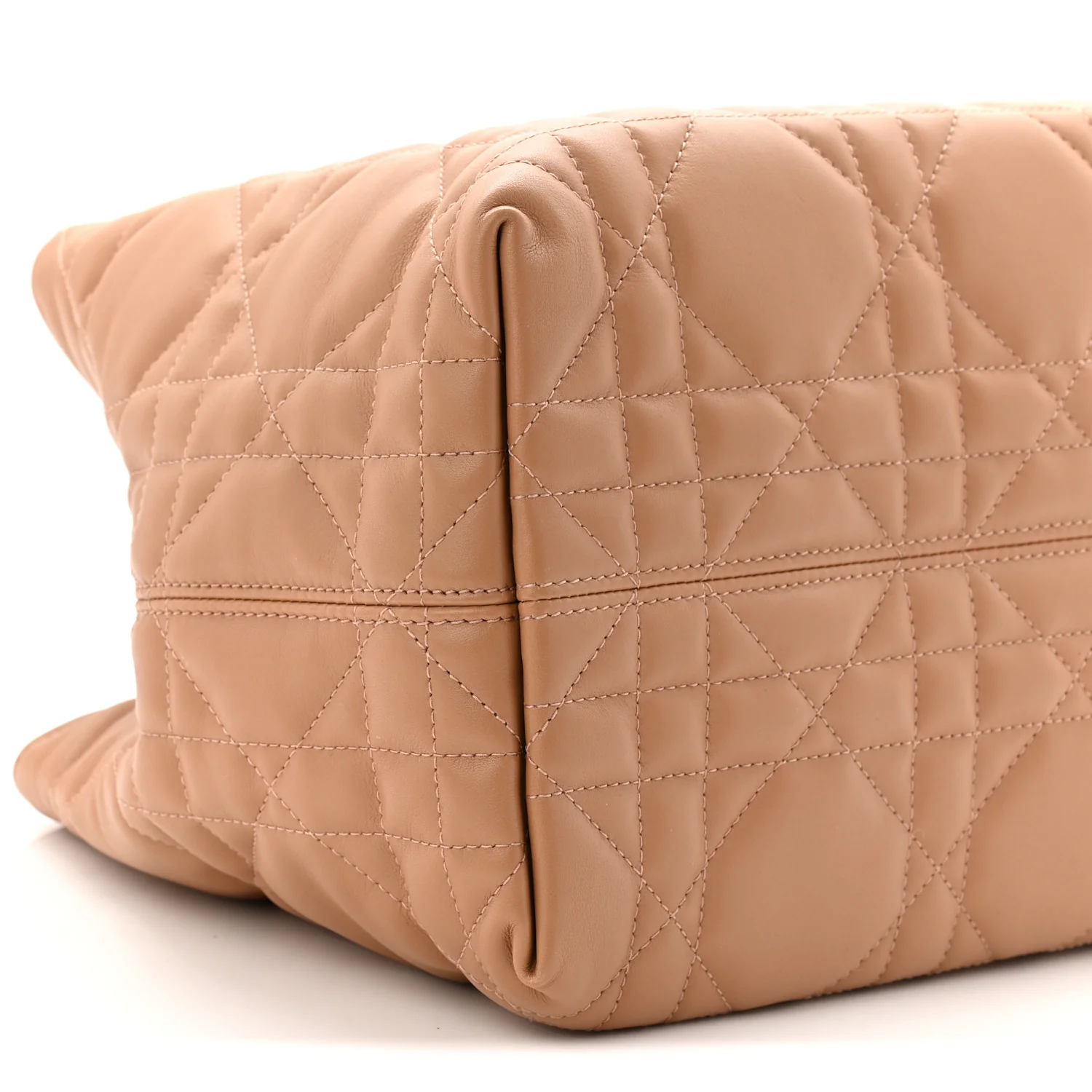 Calfskin Macrocannage Medium Toujours Tan - Image 8