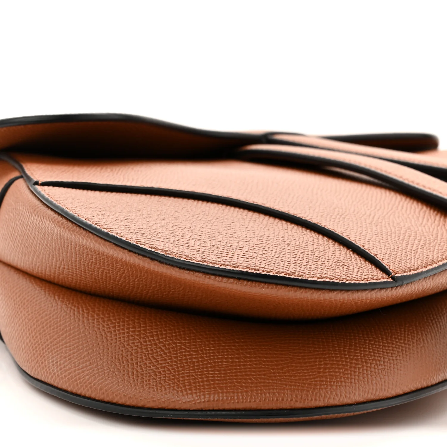 Grained Calfskin Saddle Bag Camello - Image 9