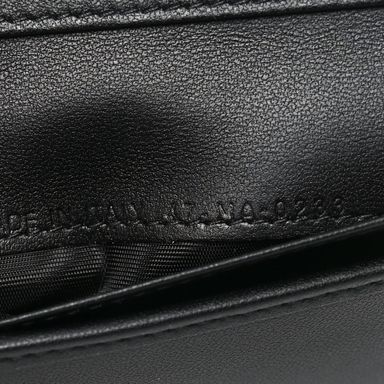 Grained Calfskin Supple Cannage Caro Scarlet Zipped Wallet Black - Image 7