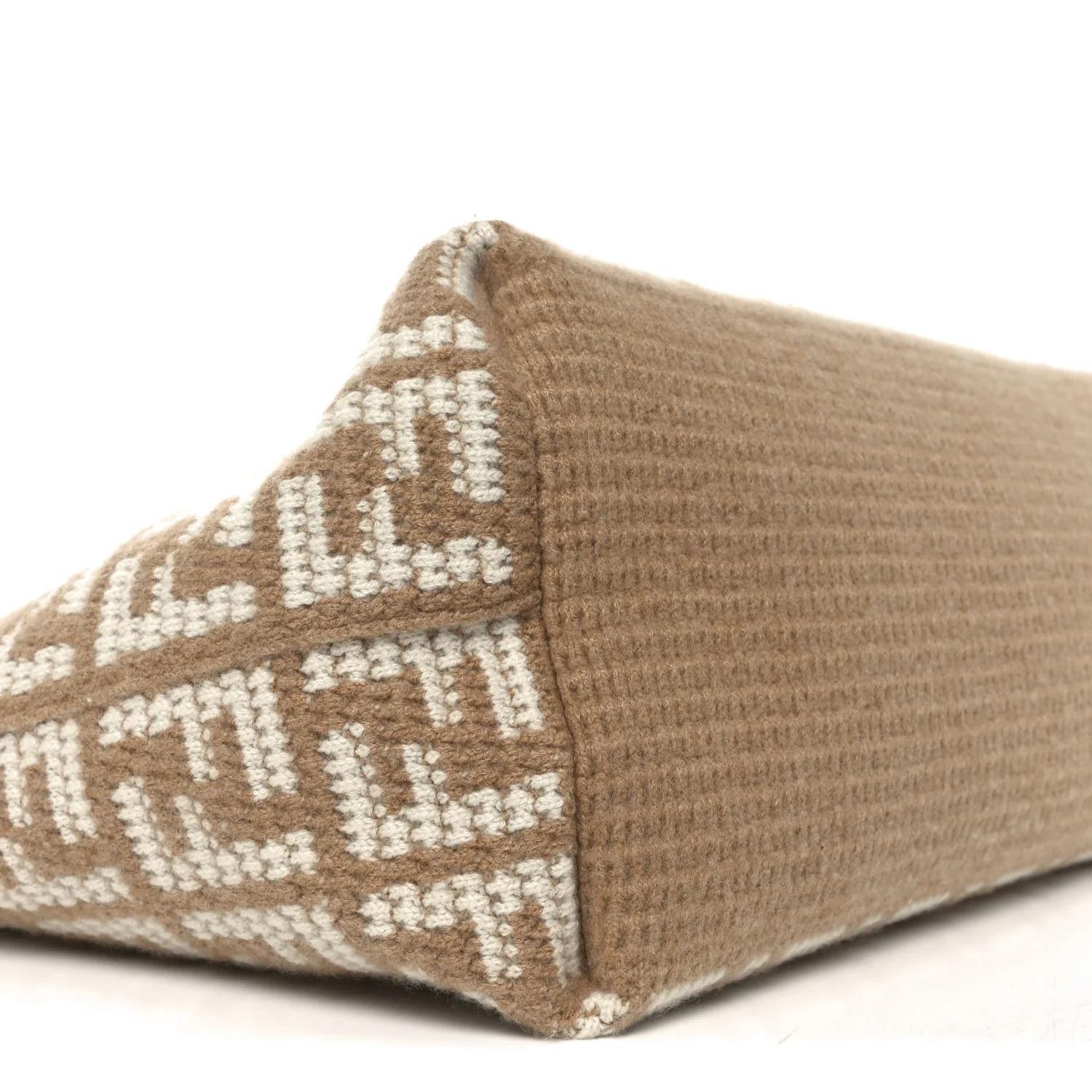 Cashmere Knit FF Large Shopper Tote Cammello - Image 9