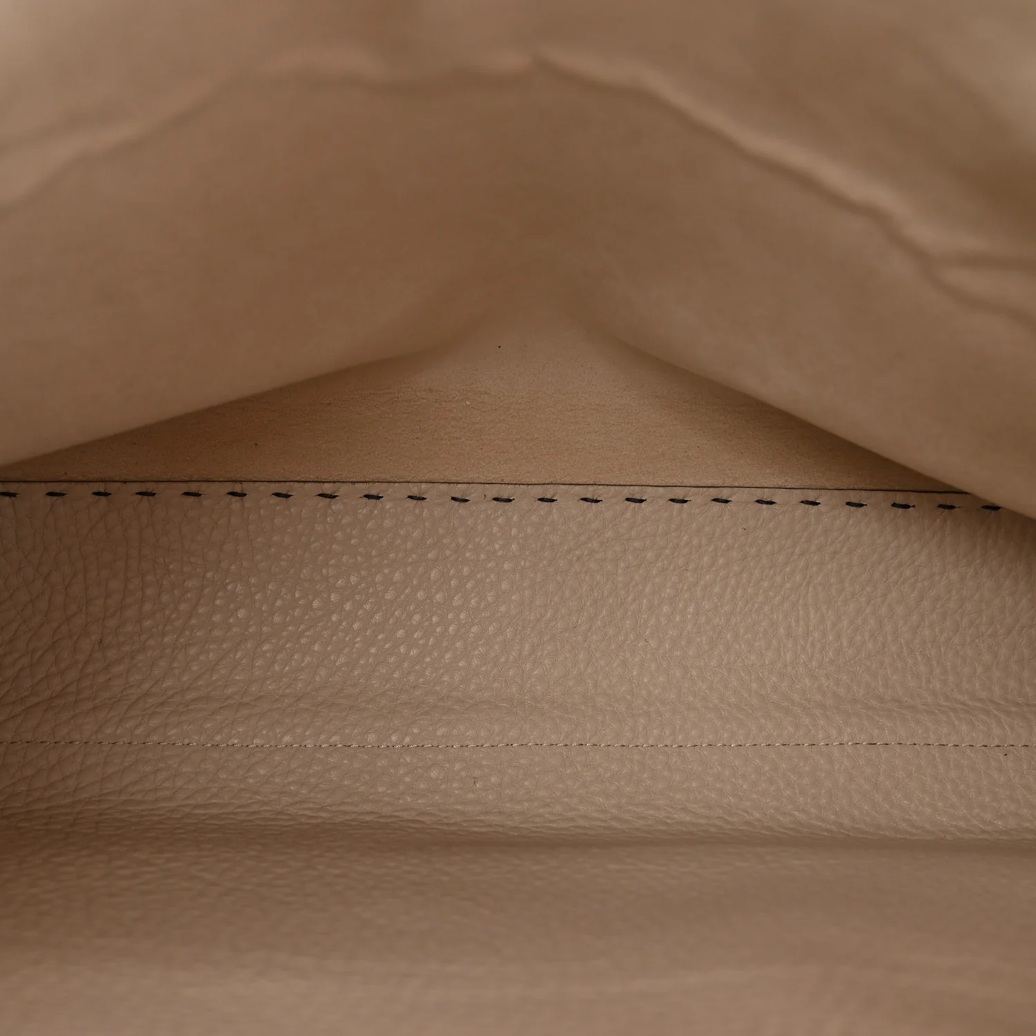 Cuoio Romano Selleria Bi-Color Large Peekaboo Iconic Satchel Asfalto Latte - Image 5