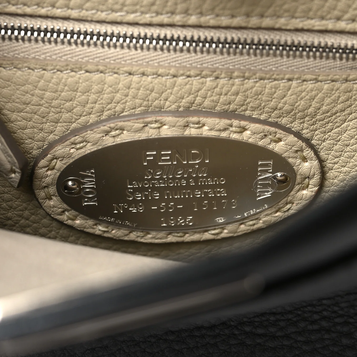 Cuoio Romano Selleria Bi-Color Mini Peekaboo Iconic Satchel Asfalto Latte - Image 7