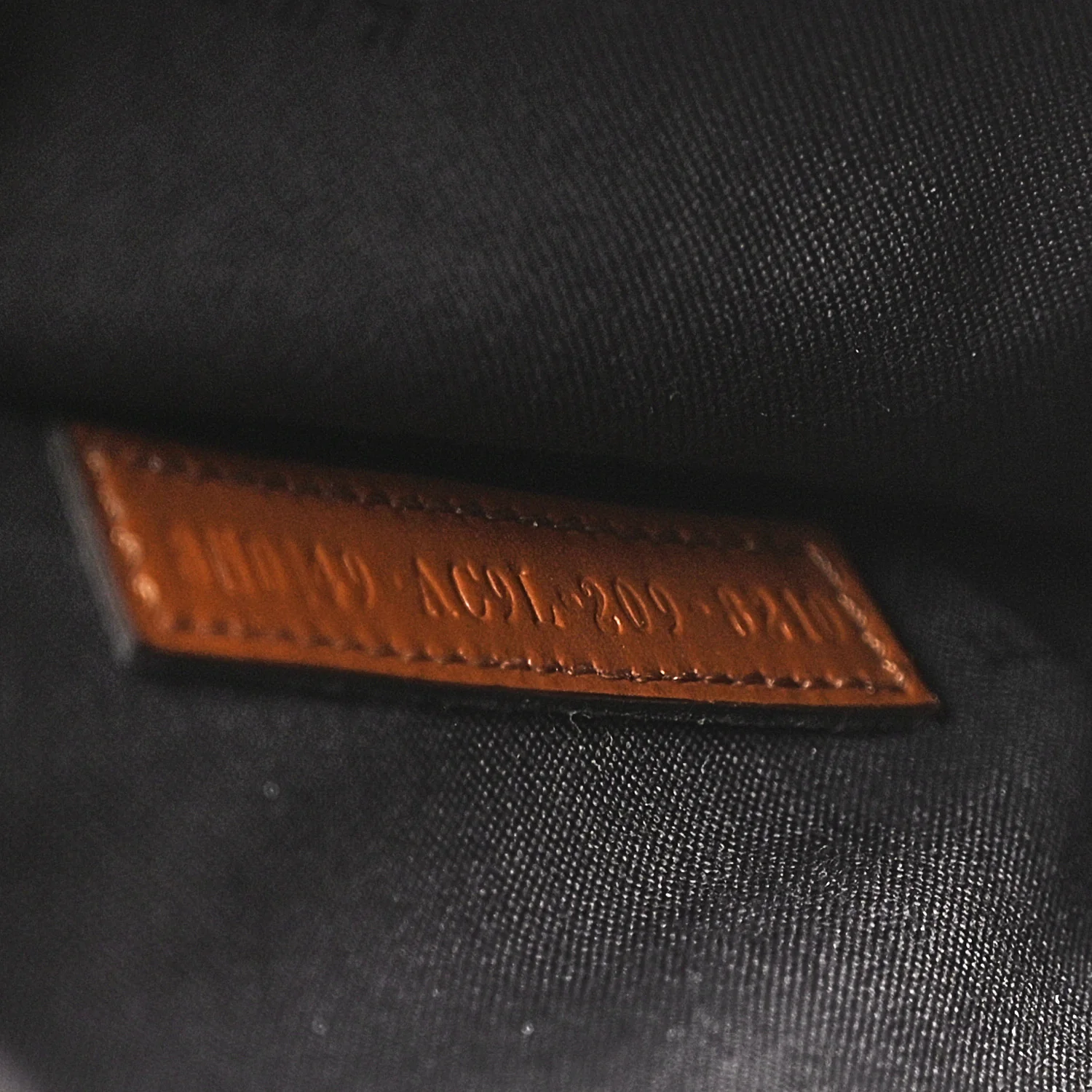 Vitello King Logo Embossed Medium Flat Pouch Cuoio - Image 7