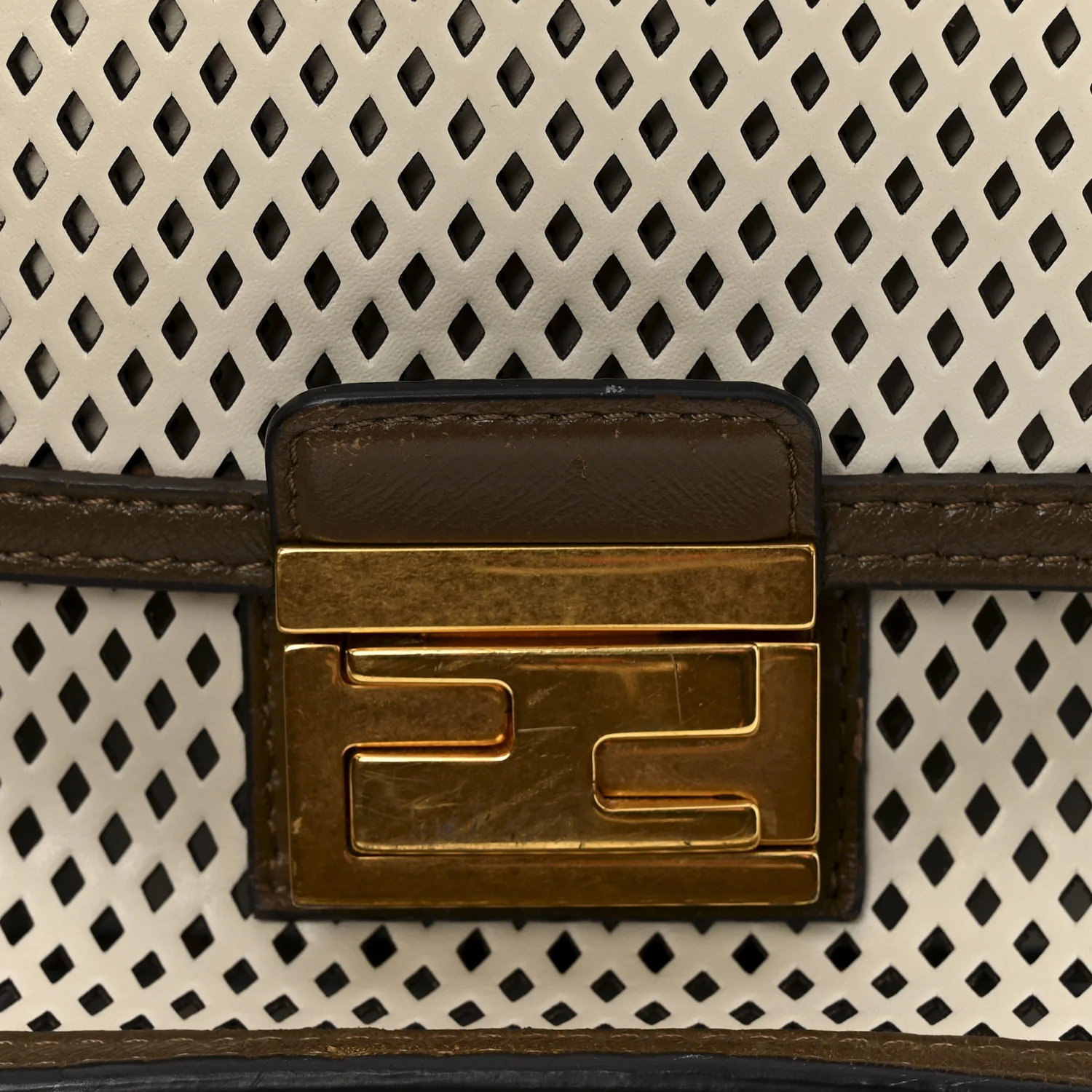 Vitello Liberty Glossy Lambskin F is Fendi Perforated Kan U Shoulder Bag White Ice Rust Maya - Image 17