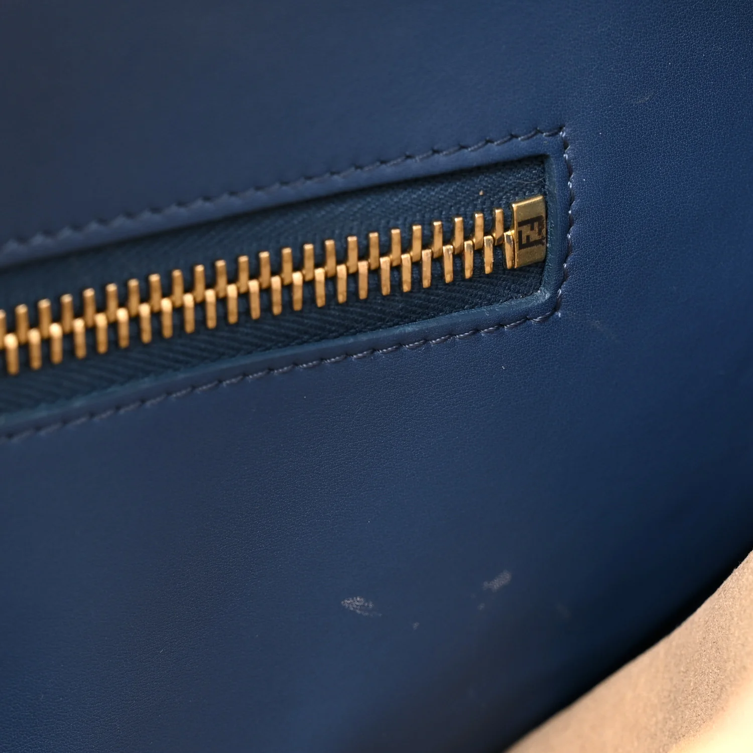 Vitello Seta Burro Large Peekaboo Iconic Satchel Cuoio Cobalto - Image 13