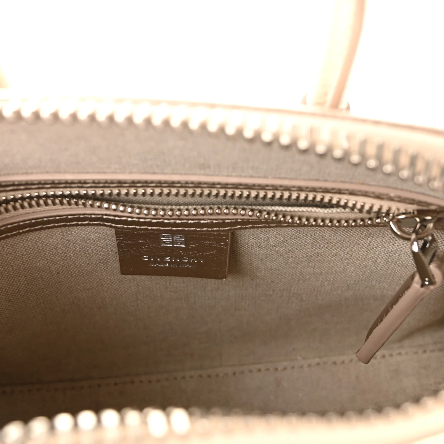 Laminated Lambskin Mini Antigona Gold - Image 6
