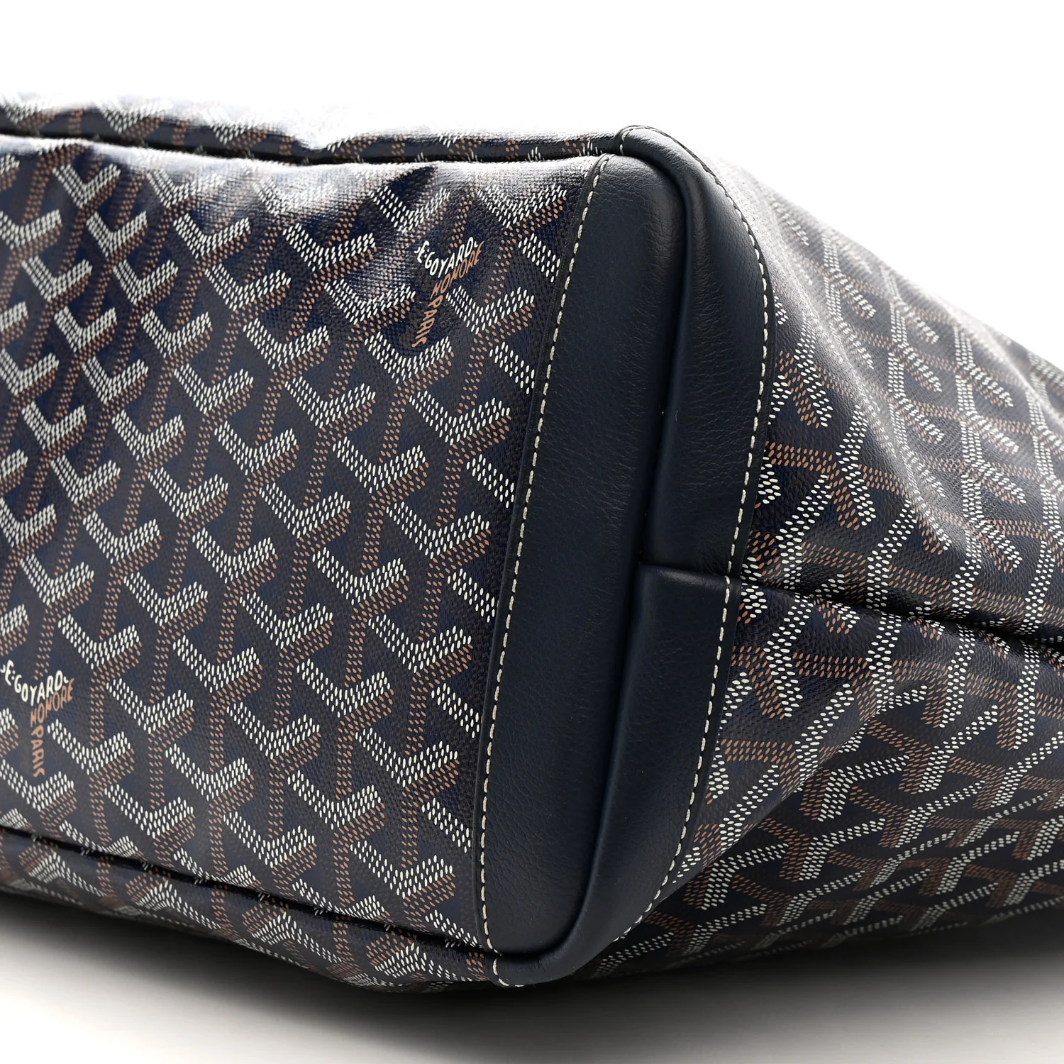 Goyardine Artois MM Navy - Image 10