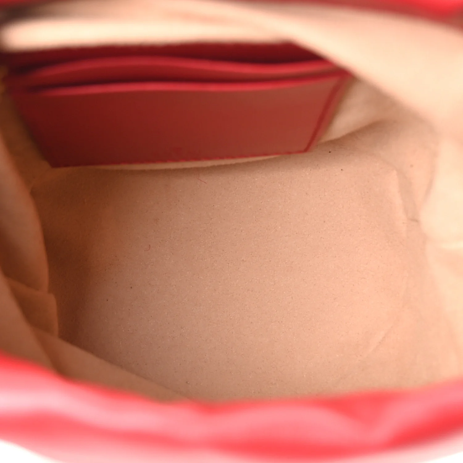 Calfskin Matelasse Mini GG Marmont 2.0 Bucket Bag Hibiscus Red - Image 5