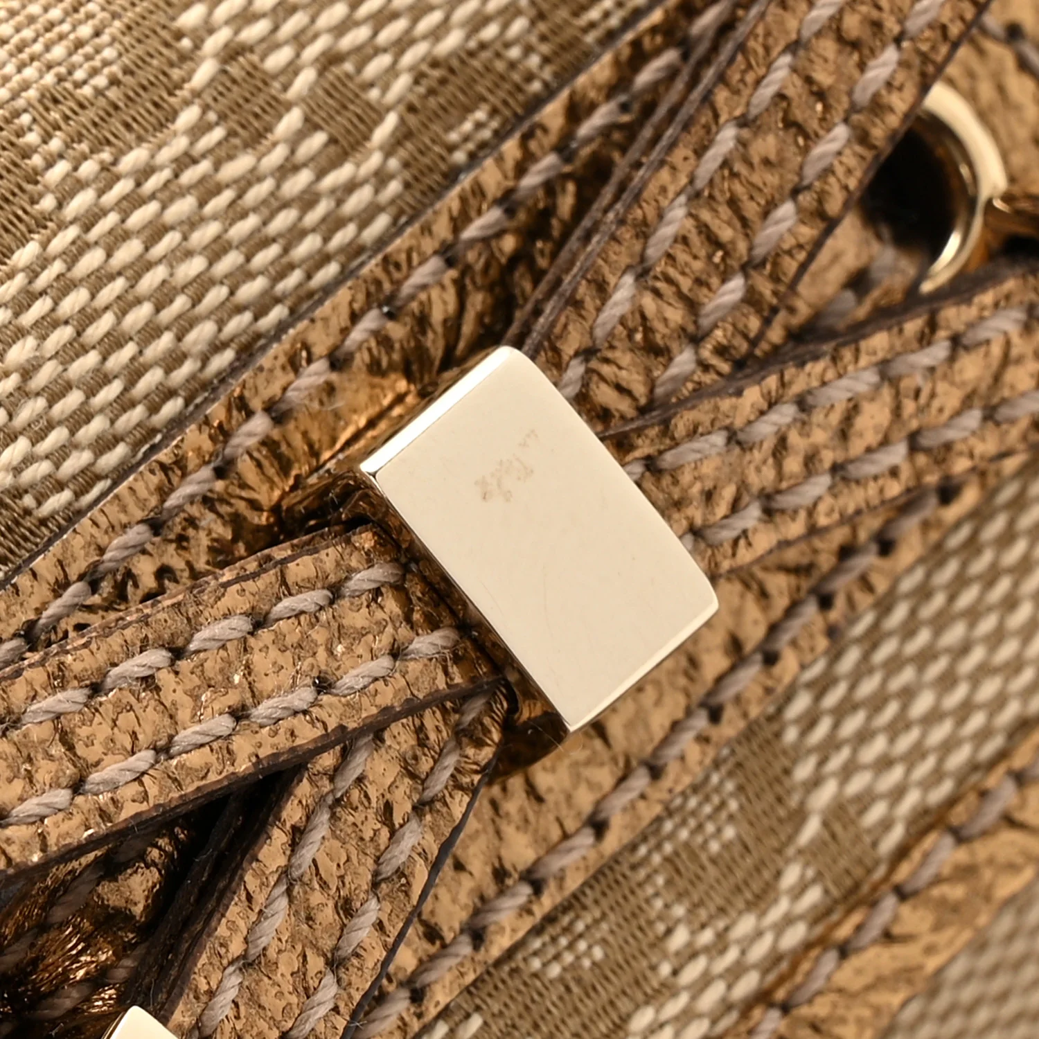 Metallic GG Supreme Monogram Bow 6 Key Holder Case    Beige Gold - Image 15