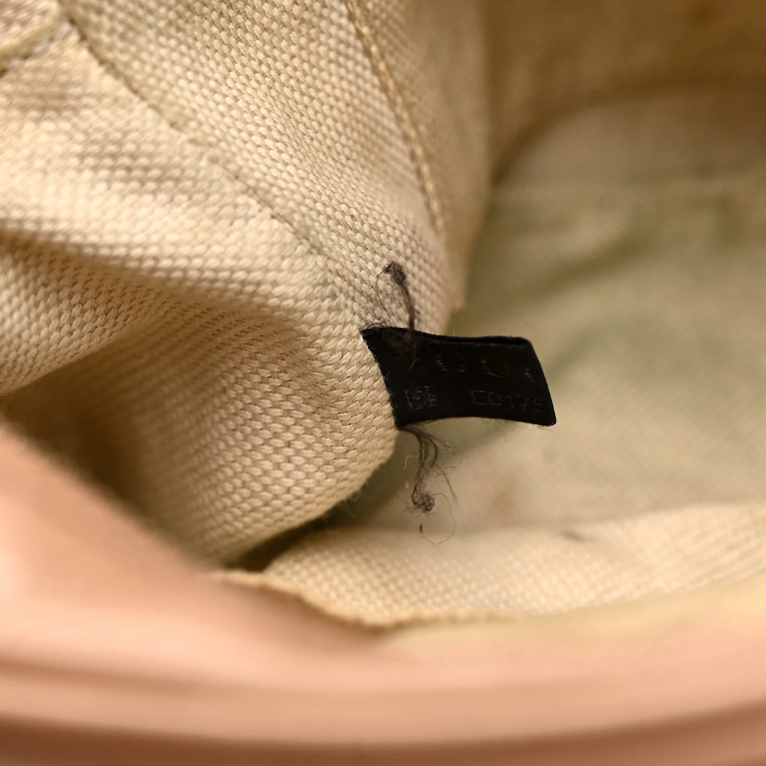 Pebbled Calfskin Small Soho Disco Bag Camelia - Image 8