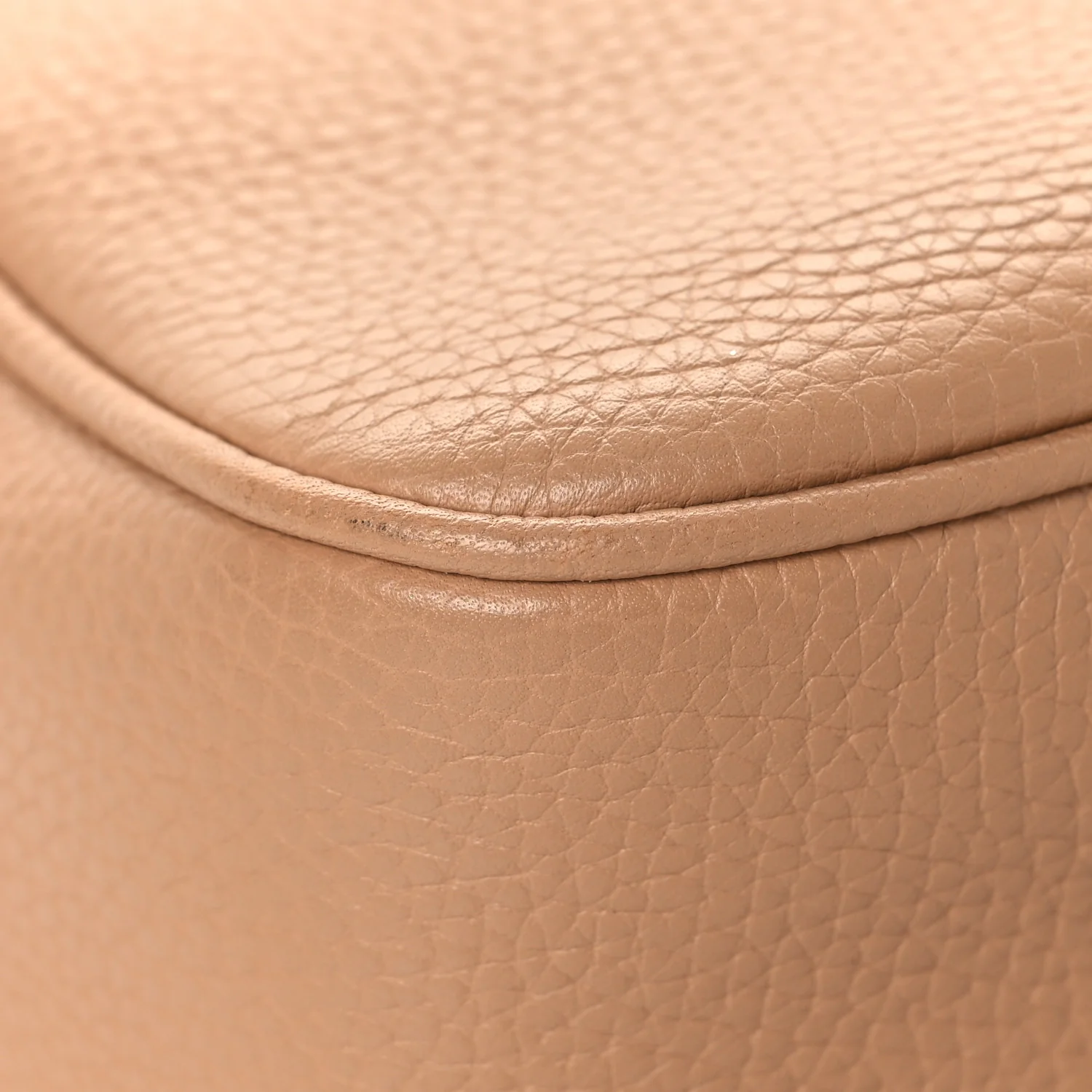 Pebbled Calfskin Small Soho Disco Bag Camelia - Image 11