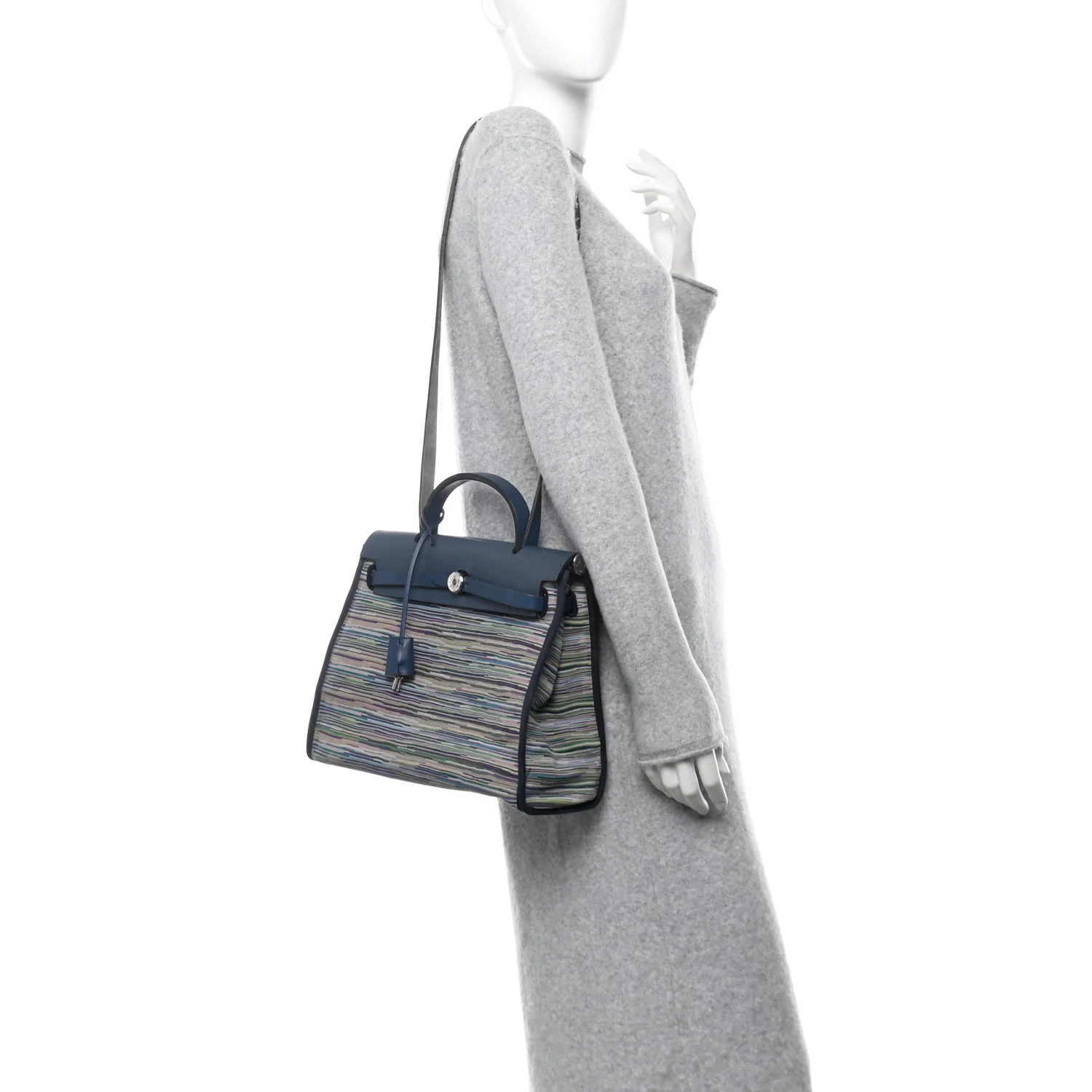 Barenia Vibrato Herbag 30 PM Indigo - Image 2