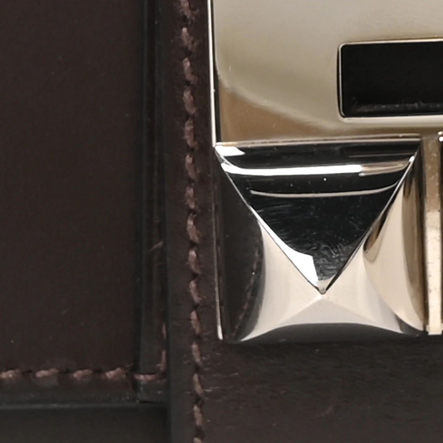 Box Medor 23 Clutch Chocolate - Image 8
