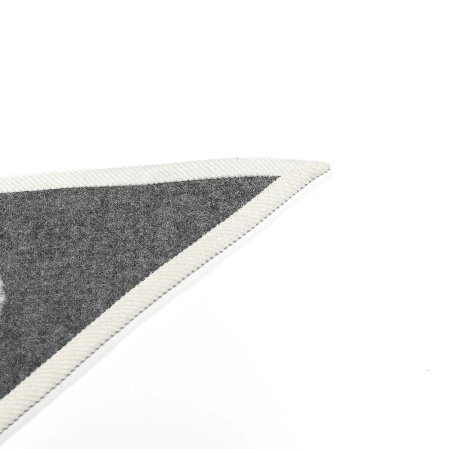 Cashmere Coaching Double Face Triangle Scarf Gris Flanelle Ivory - Image 3