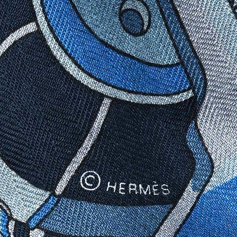 Cashmere Silk 600 Chevaux Rectangle Scarf Marine Gris Chine - Image 6