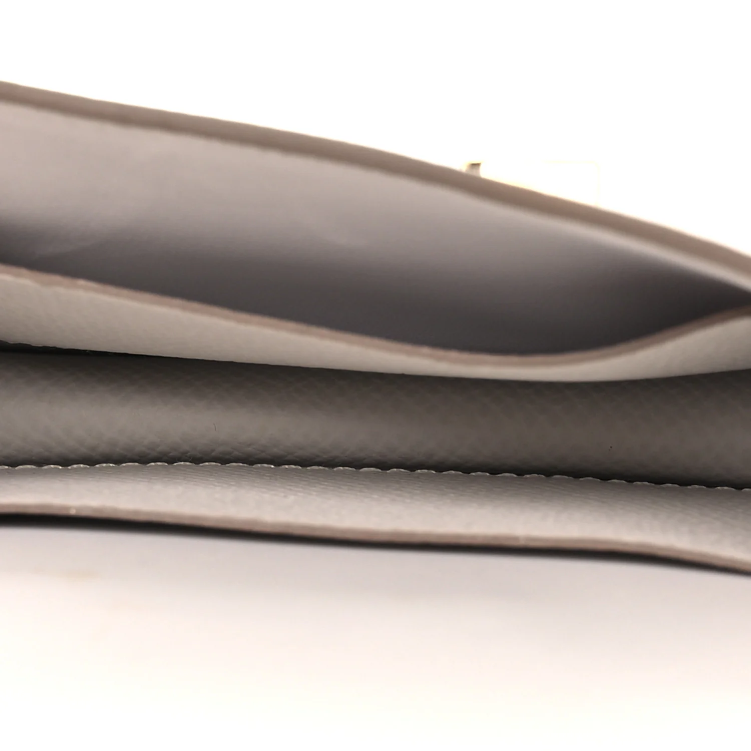 Epsom Constance Slim Wallet Gris Pale - Image 6