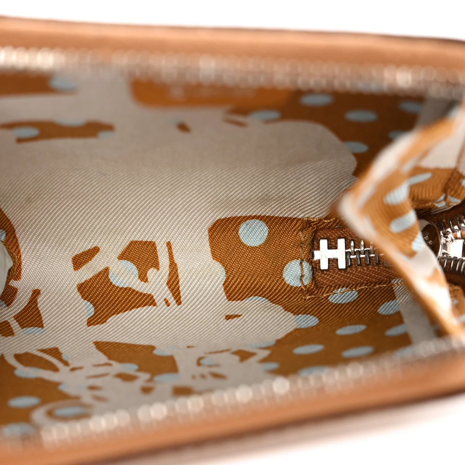 Epsom Silk'in Coin Purse Sesame - Image 5
