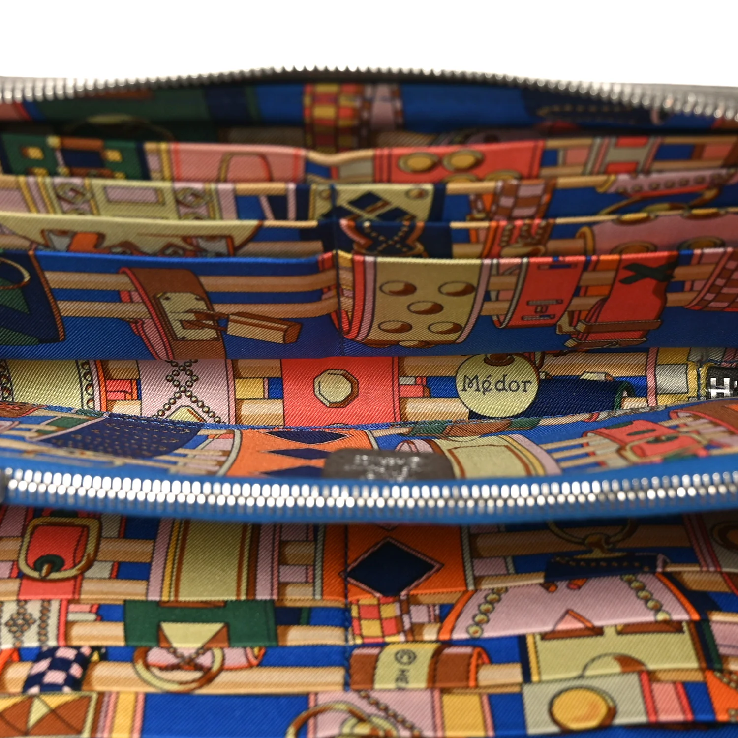 Epsom Silk'In Wallet Etoupe - Image 5