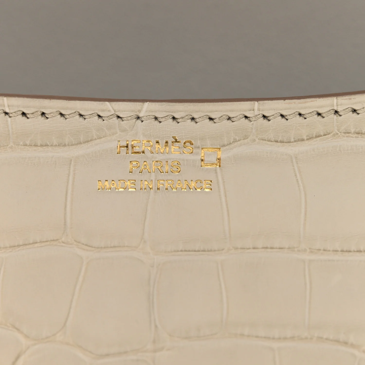 Matte Alligator Constance 18 Beton - Image 6