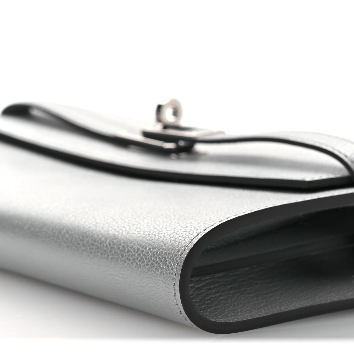 Metallic Chevre Chamkilight Kelly Wallet To Go Argent - Image 10