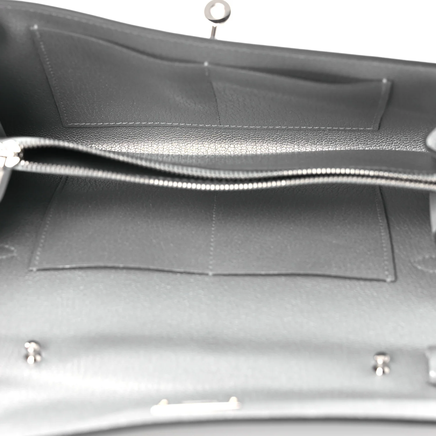 Metallic Chevre Chamkilight Kelly Wallet To Go Argent - Image 5