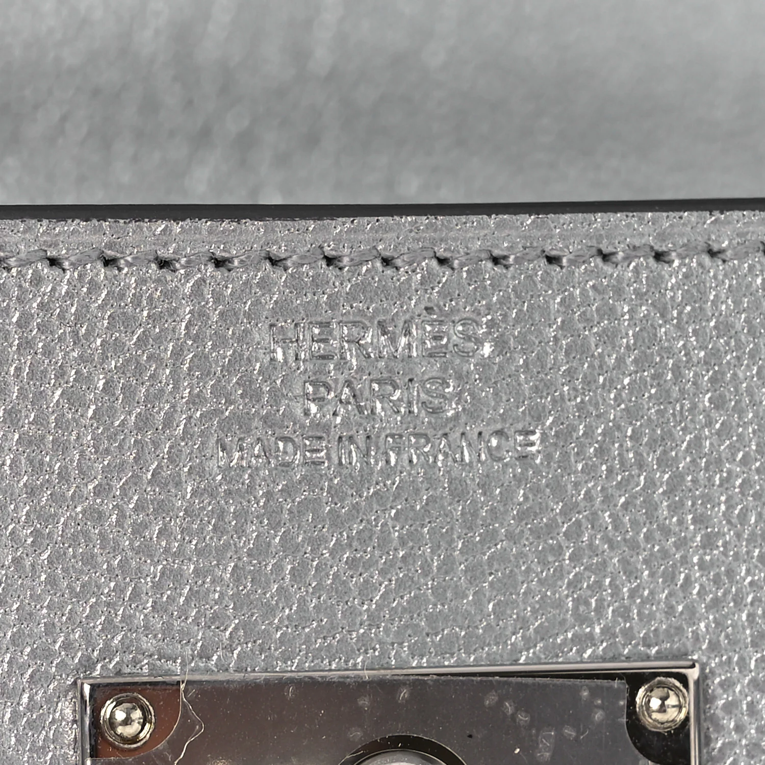 Metallic Chevre Chamkilight Kelly Wallet To Go Argent - Image 6