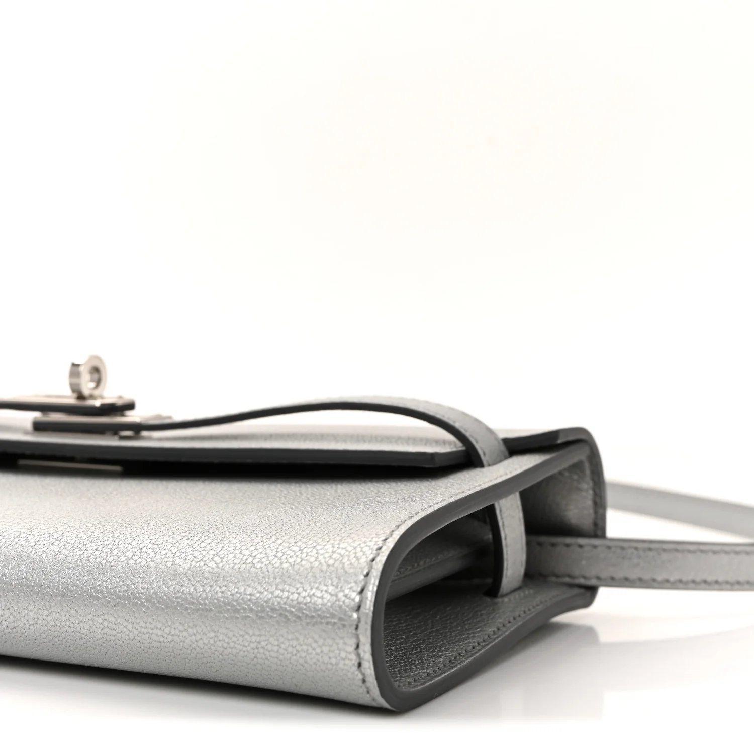 Metallic Chevre Chamkilight Kelly Wallet To Go Argent - Image 9