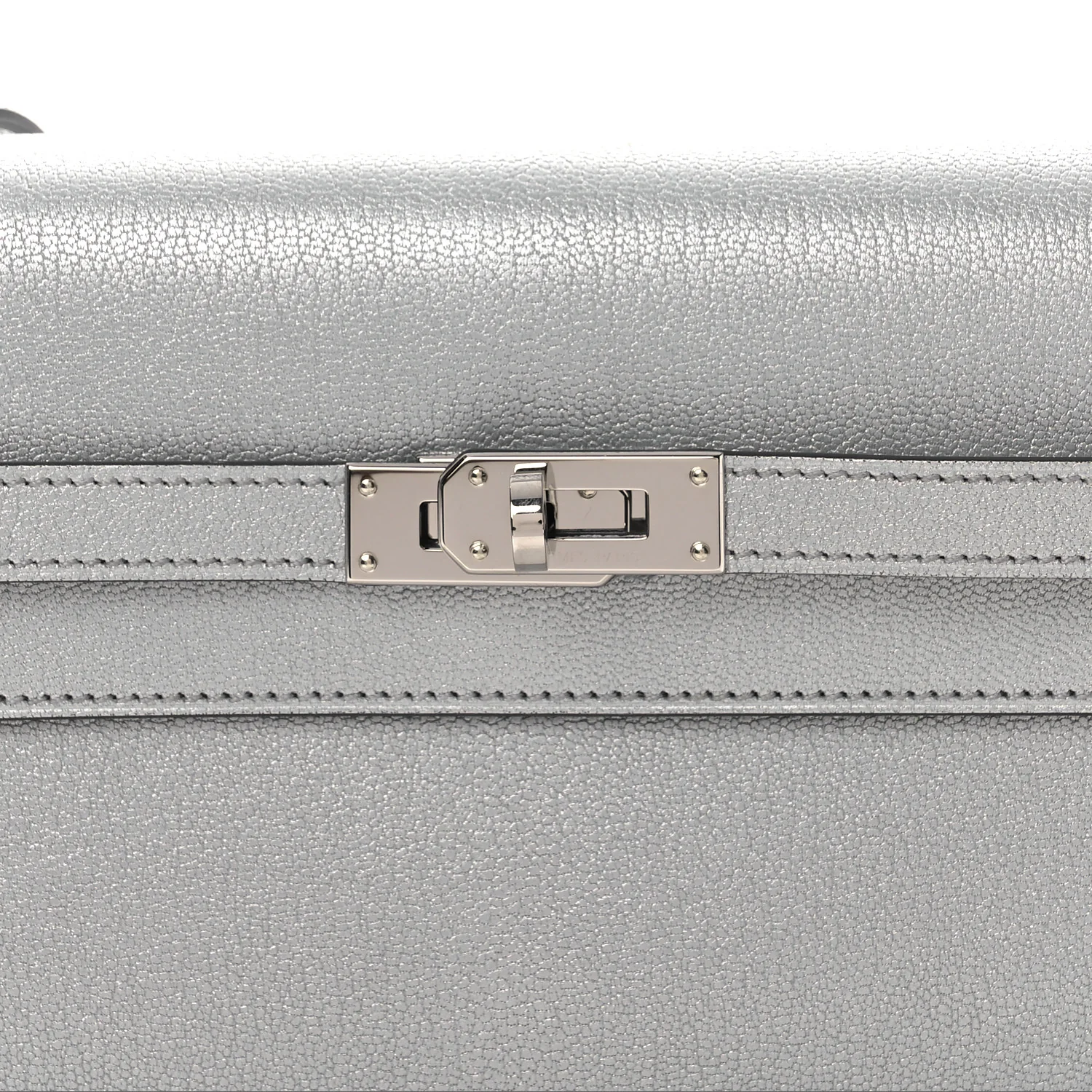 Metallic Chevre Chamkilight Kelly Wallet To Go Argent - Image 14