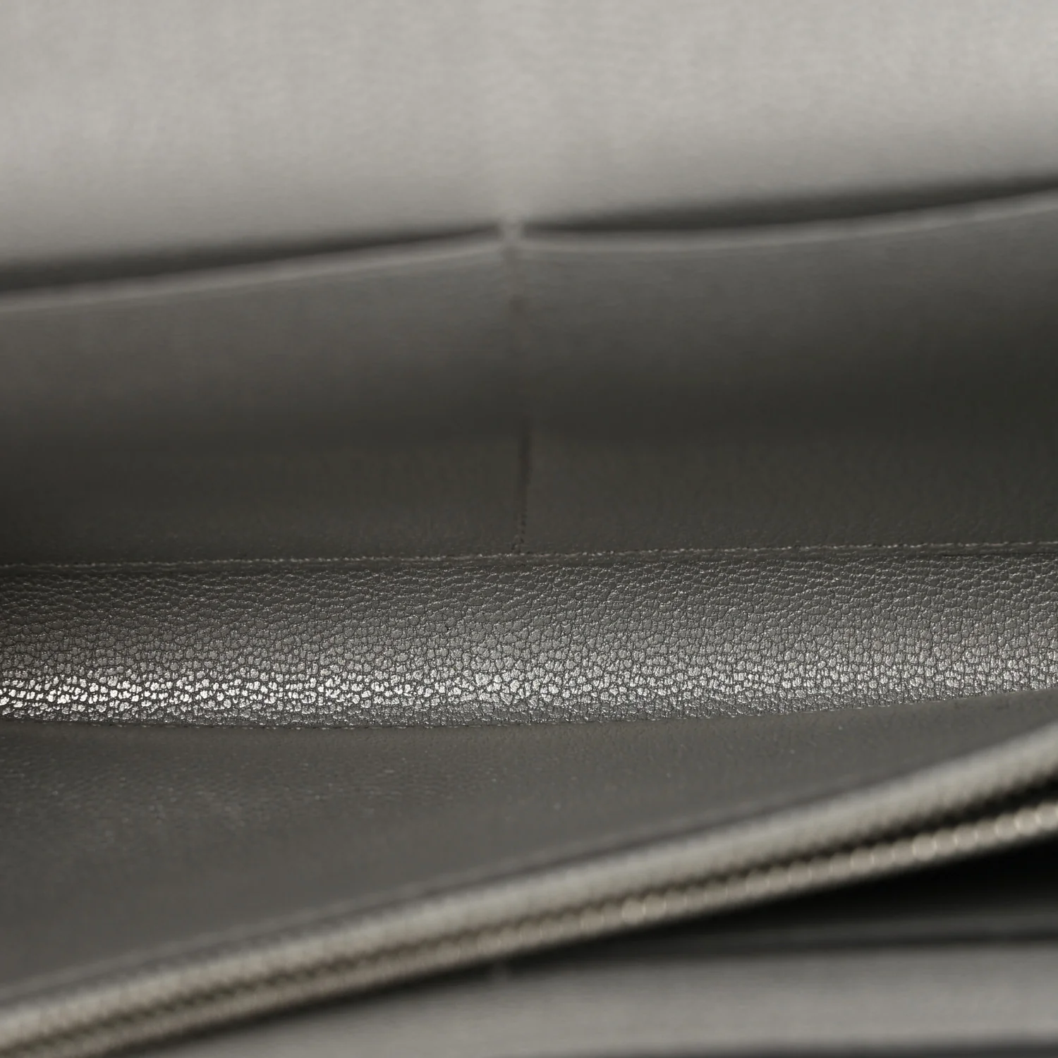 Metallic Chevre Chamkilight Kelly Wallet To Go Argent - Image 5