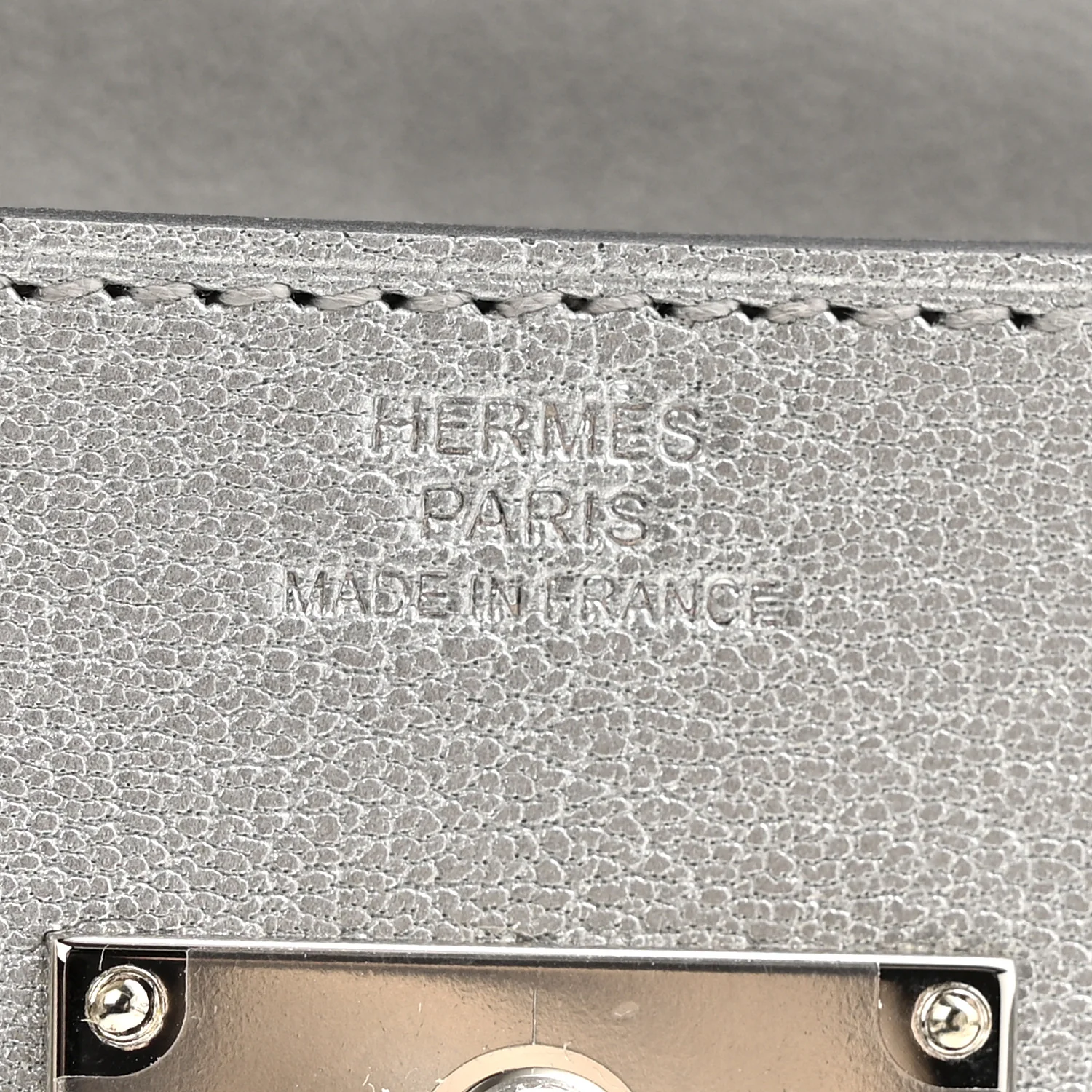Metallic Chevre Chamkilight Kelly Wallet To Go Argent - Image 7