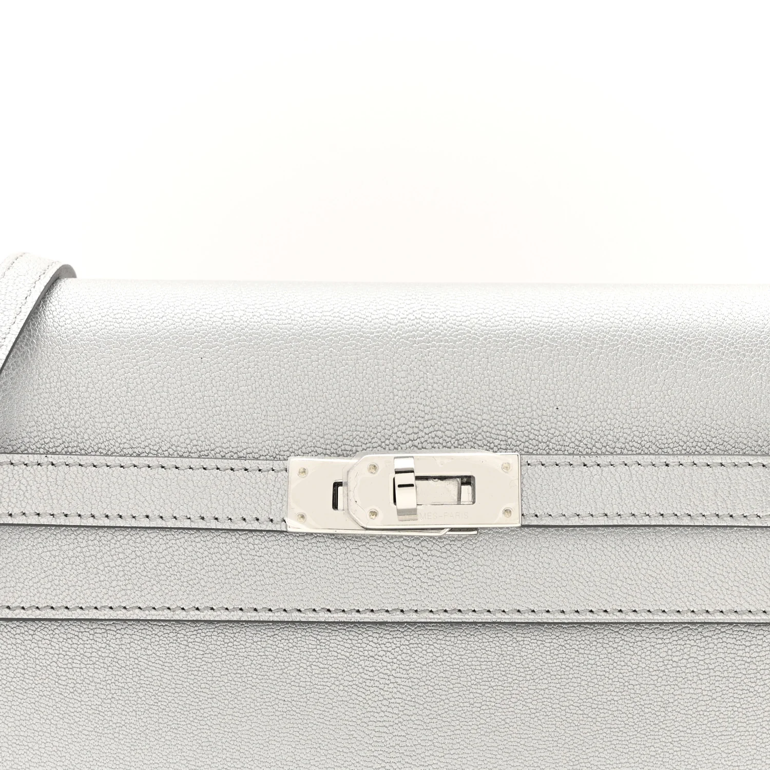Metallic Chevre Chamkilight Kelly Wallet To Go Argent - Image 9