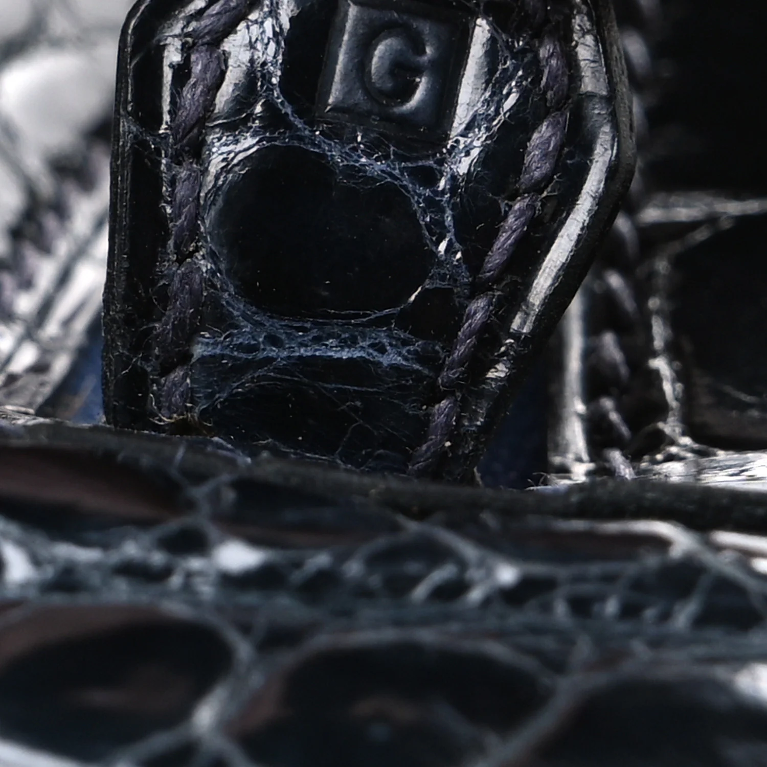 Shiny Porosus Crocodile Plume Elan 28 Bleu Marine - Image 7
