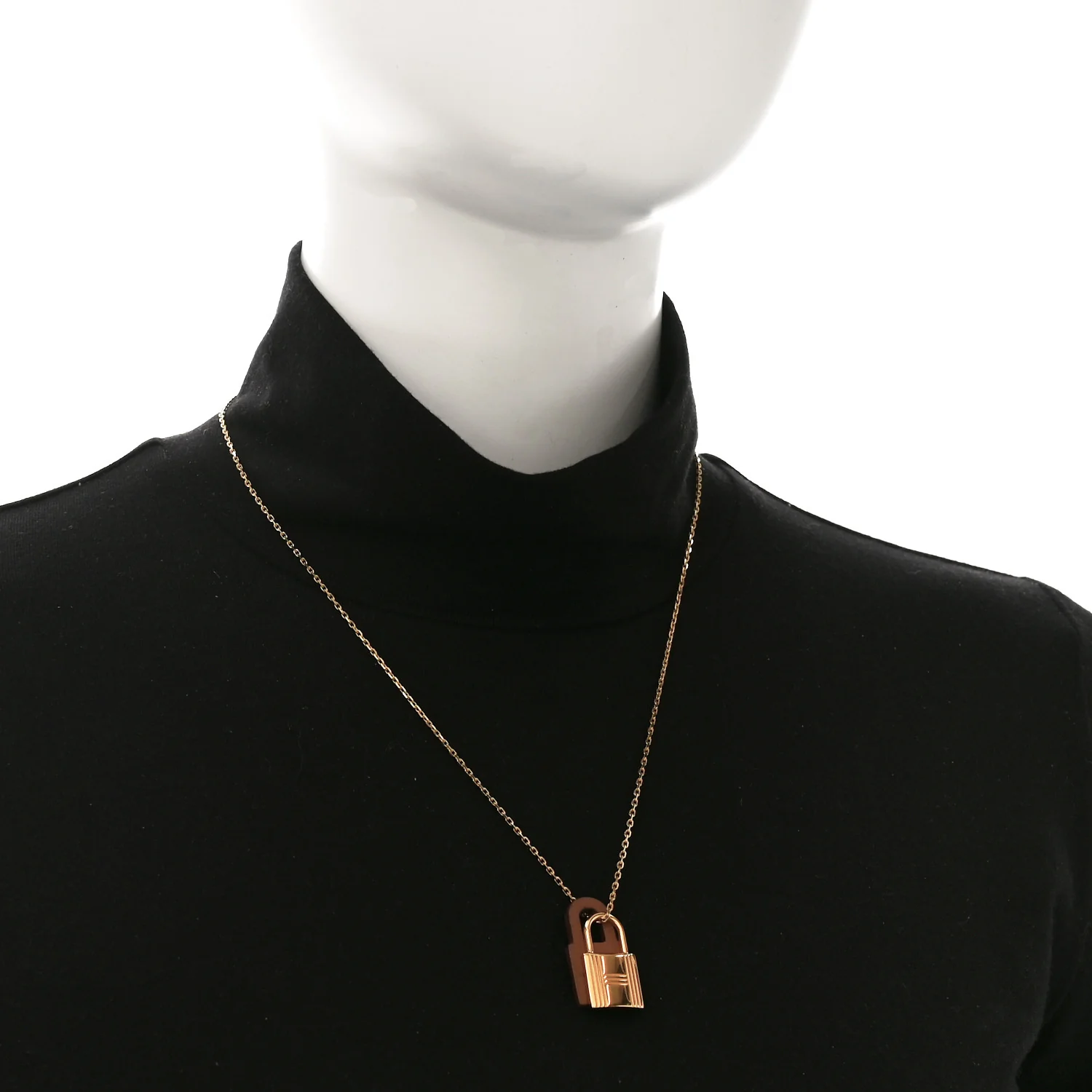 Swift Small O'Kelly Pendant Necklace Gold - Image 2