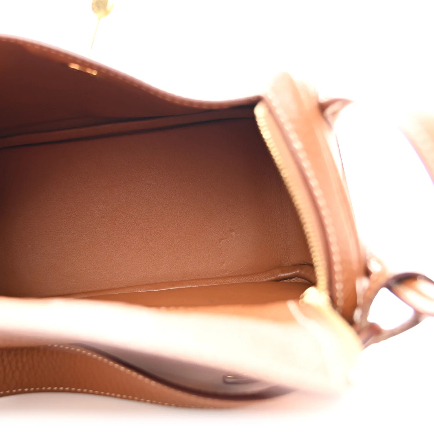 Taurillon Clemence Mini Lindy 20 Gold - Image 5