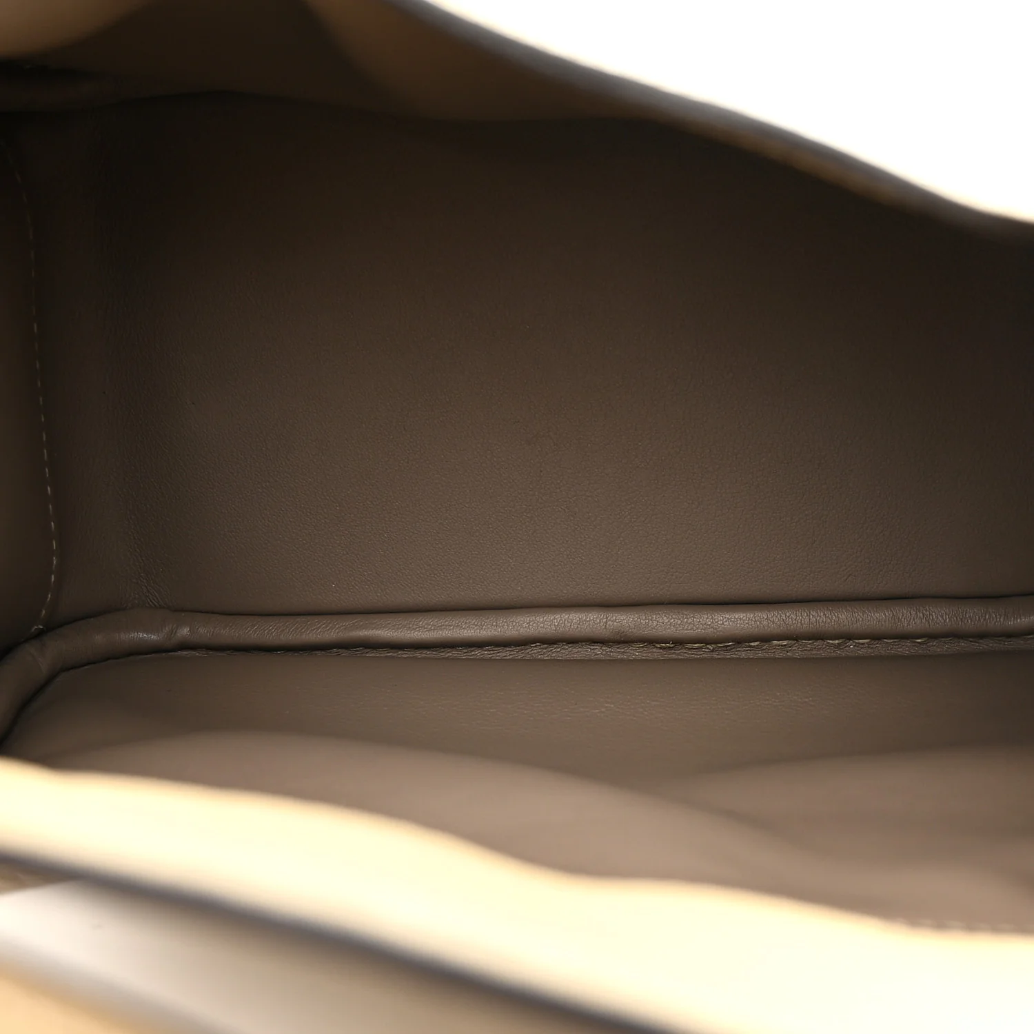 Taurillon Clemence Mini Lindy 20 Trench - Image 5