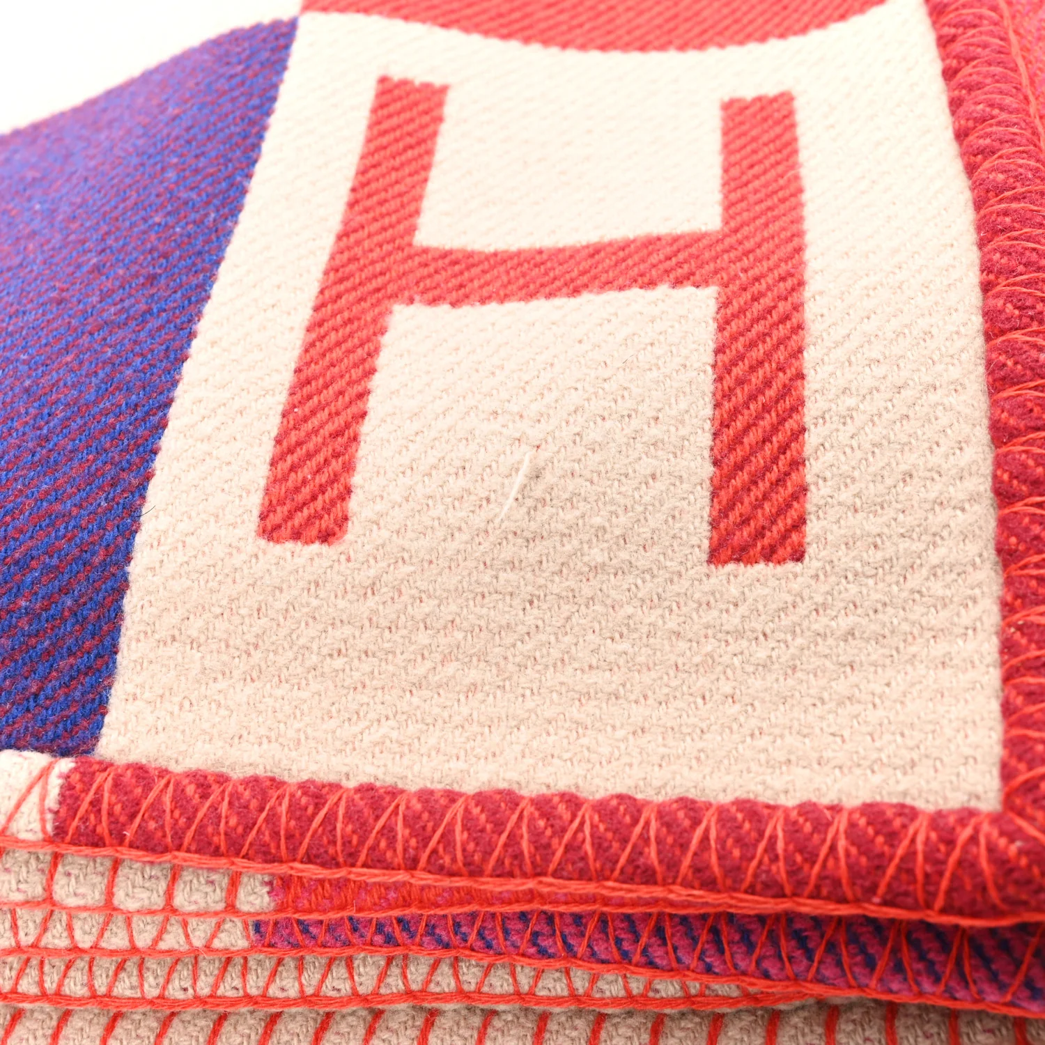 Wool Cashmere Avalon Vibration Blanket - Image 4