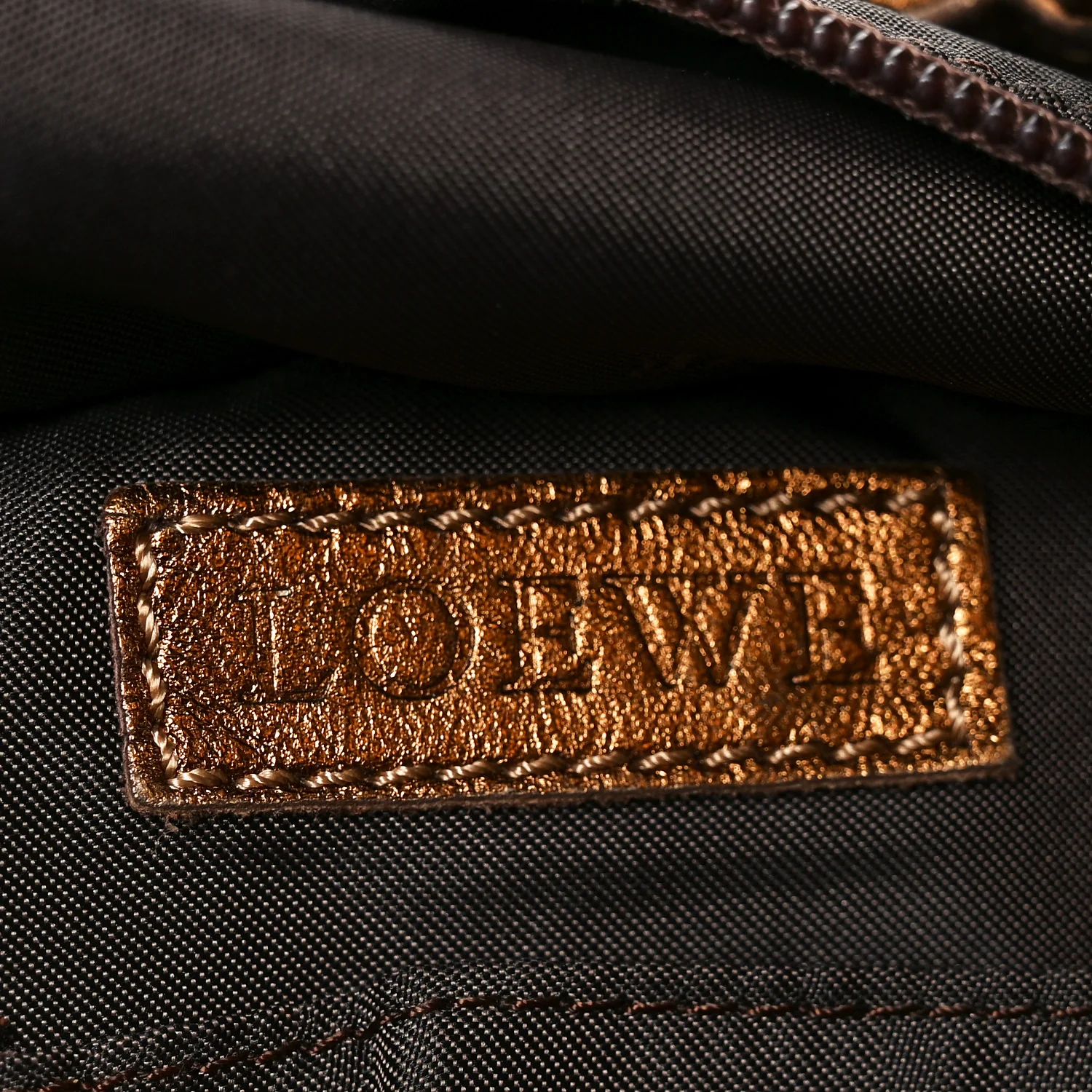 Metallic Nappa Aire Shoulder Bag Bronce - Image 6