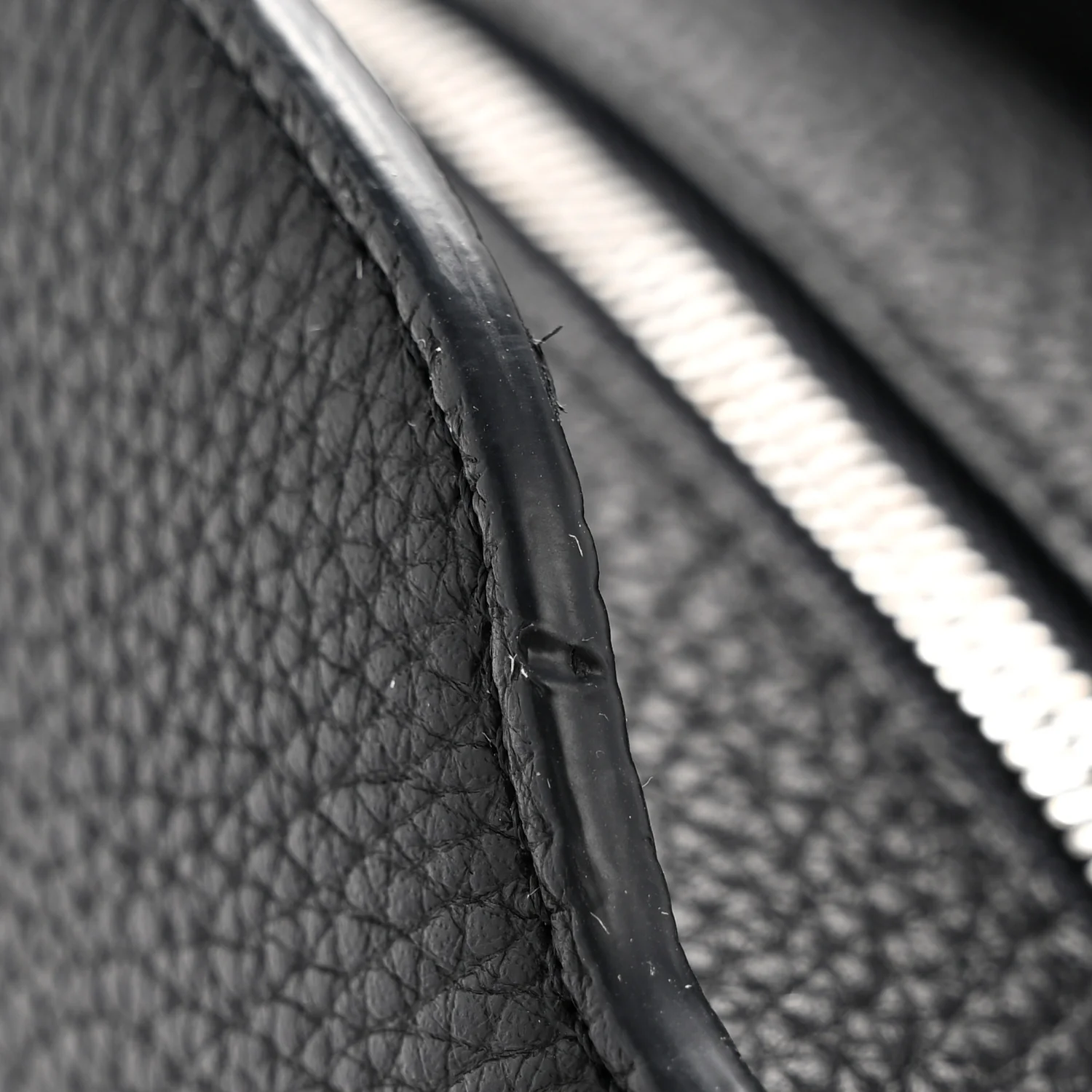 Grained Calfskin Sesia Crossbody Black - Image 28
