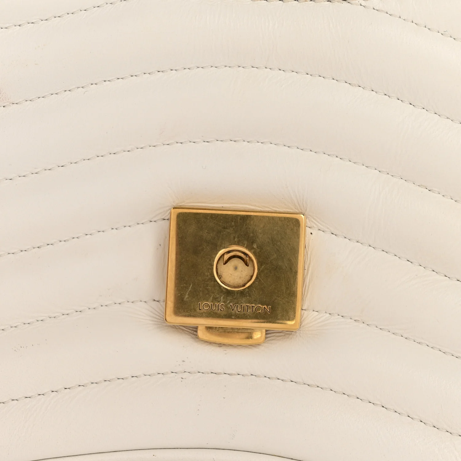 Calfskin New Wave Chain PM White - Image 13